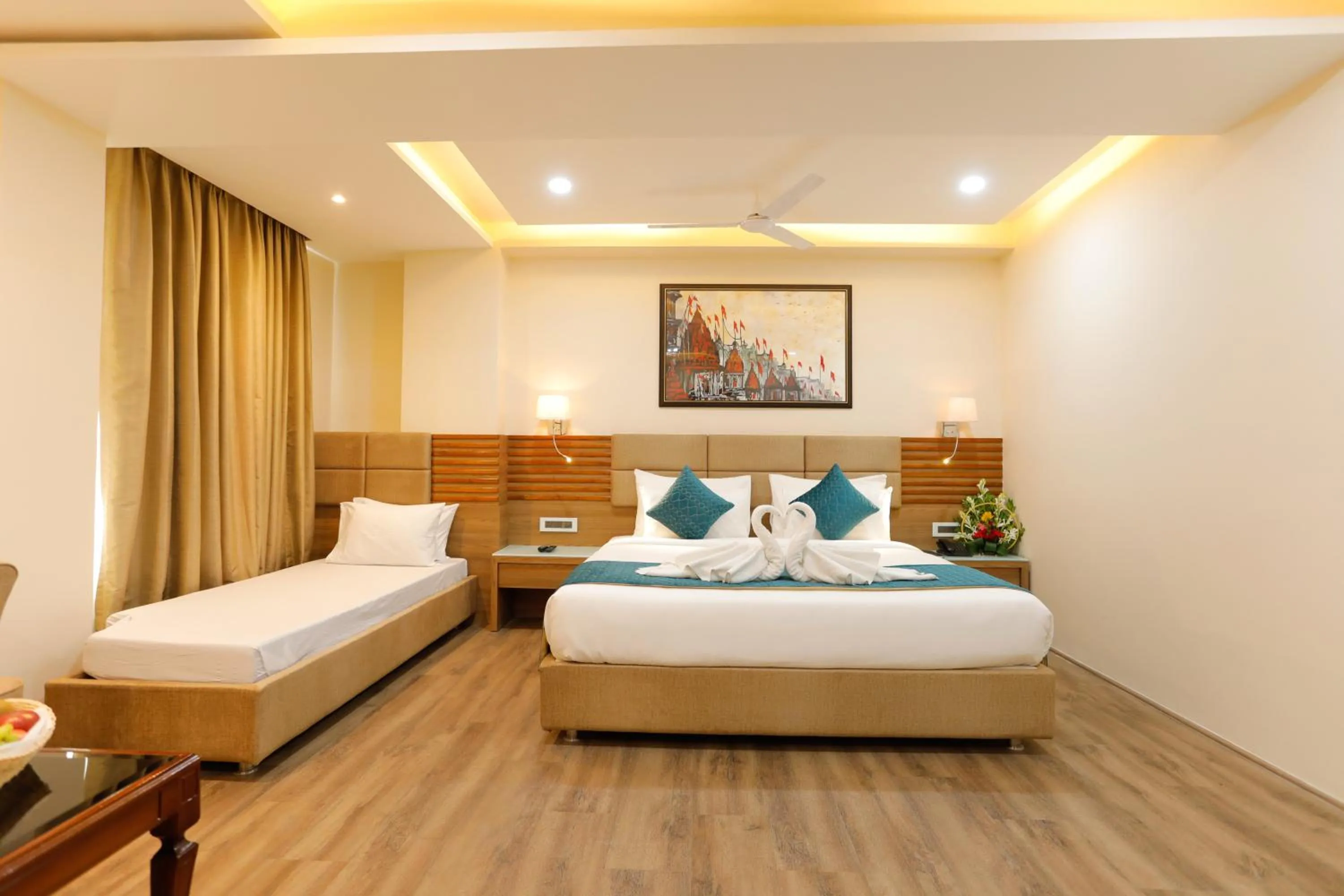 Guests, Bed in Hotel Dolphin Grand