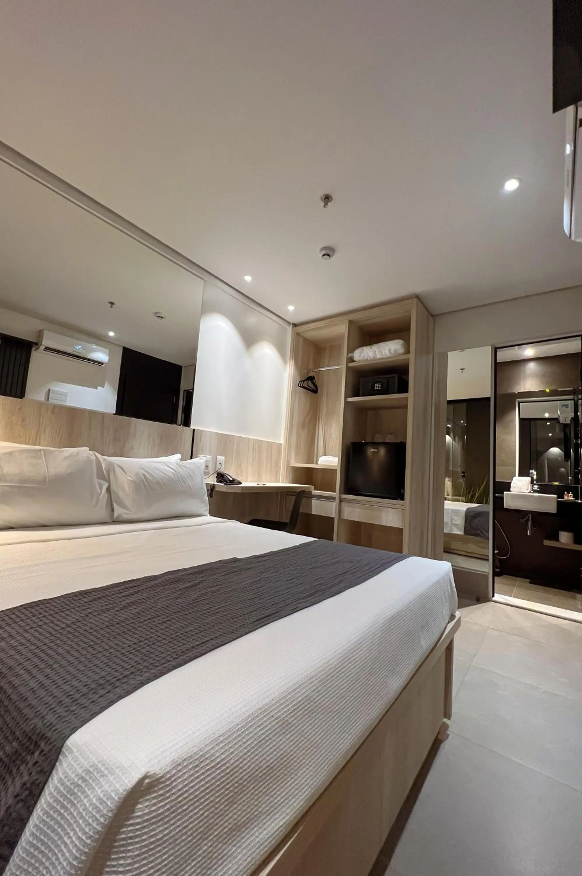 Bed in Hotel Black Inn Flamboyant