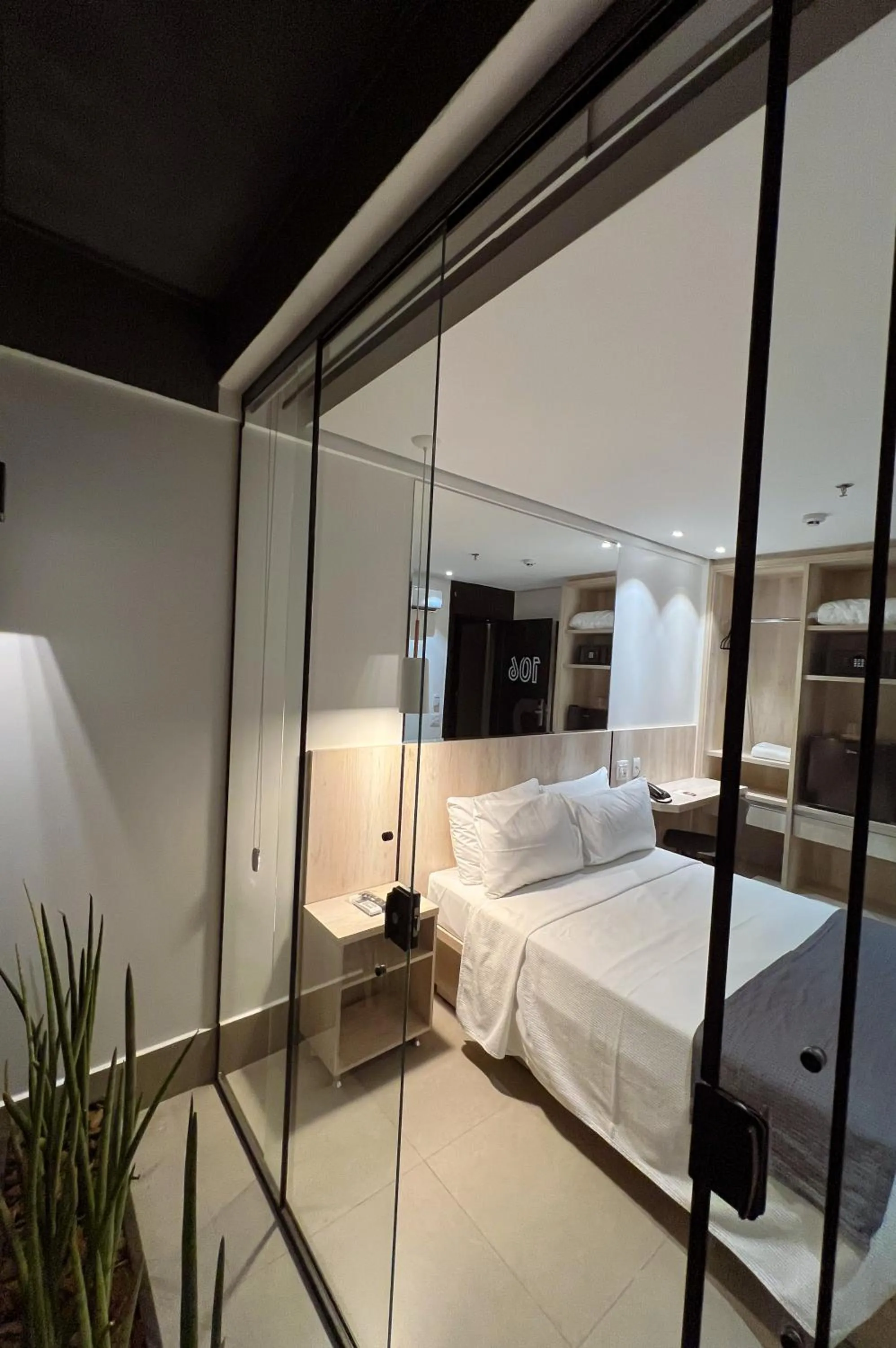 Bed in Hotel Black Inn Flamboyant