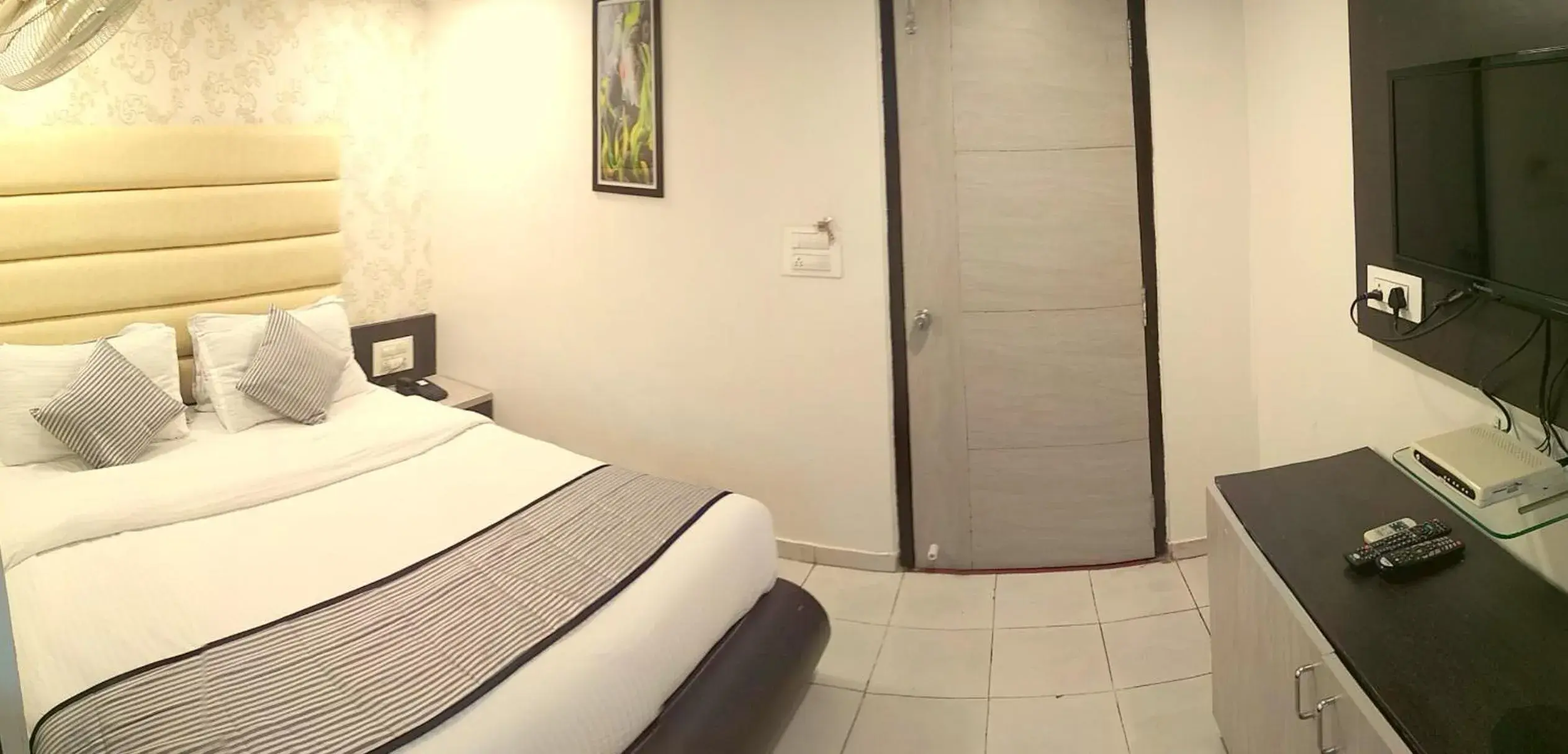 Deluxe Double Room - single occupancy in HOTEL AVN Deluxe Double Room - single occupancy in HOTEL AVN