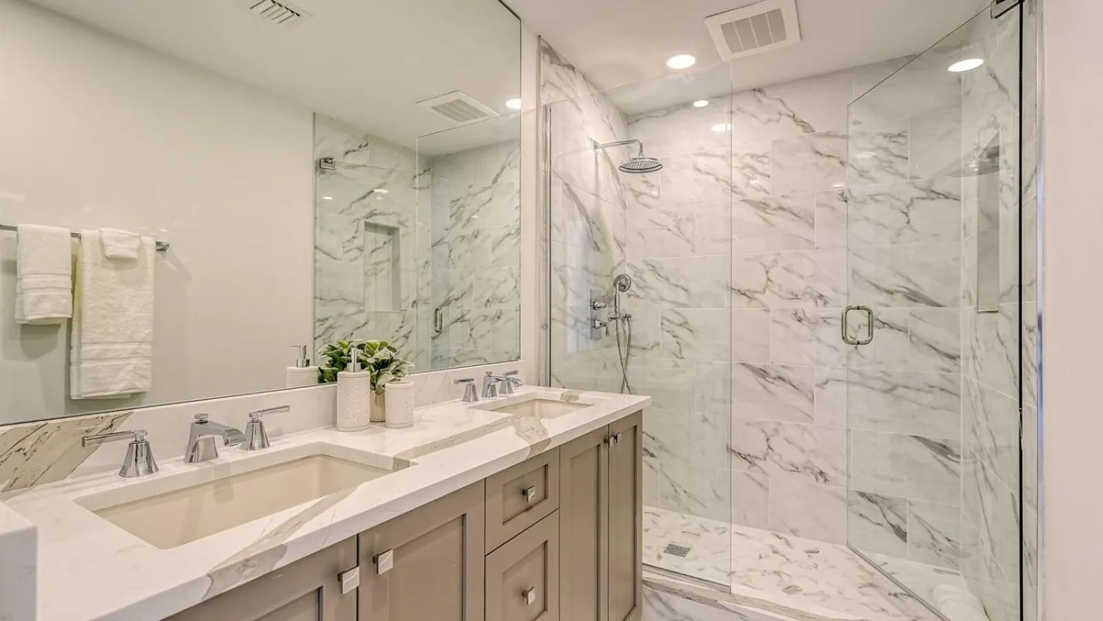 Shower in Ten35 Seaside Rentals