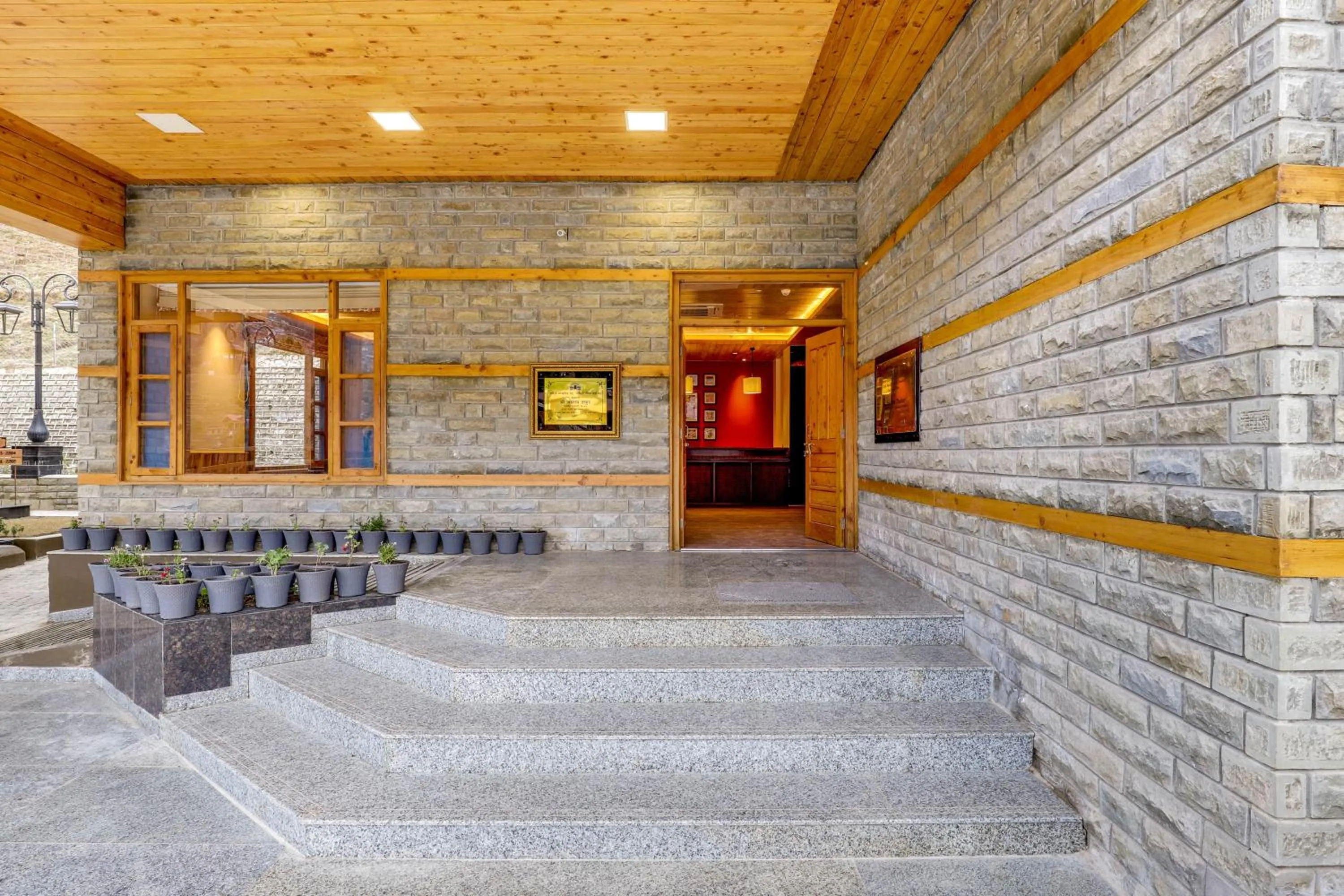 Facade/entrance in Club Mahindra Janjehli