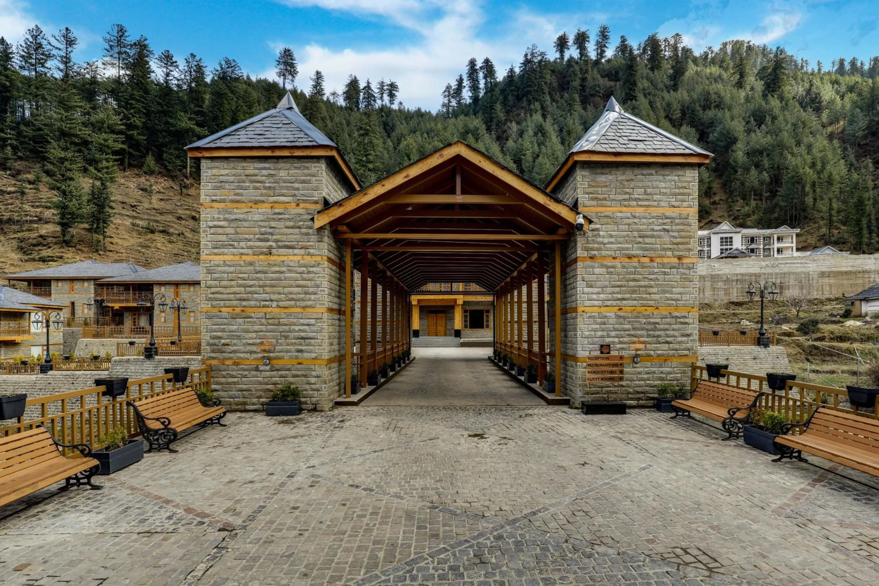 Facade/entrance in Club Mahindra Janjehli