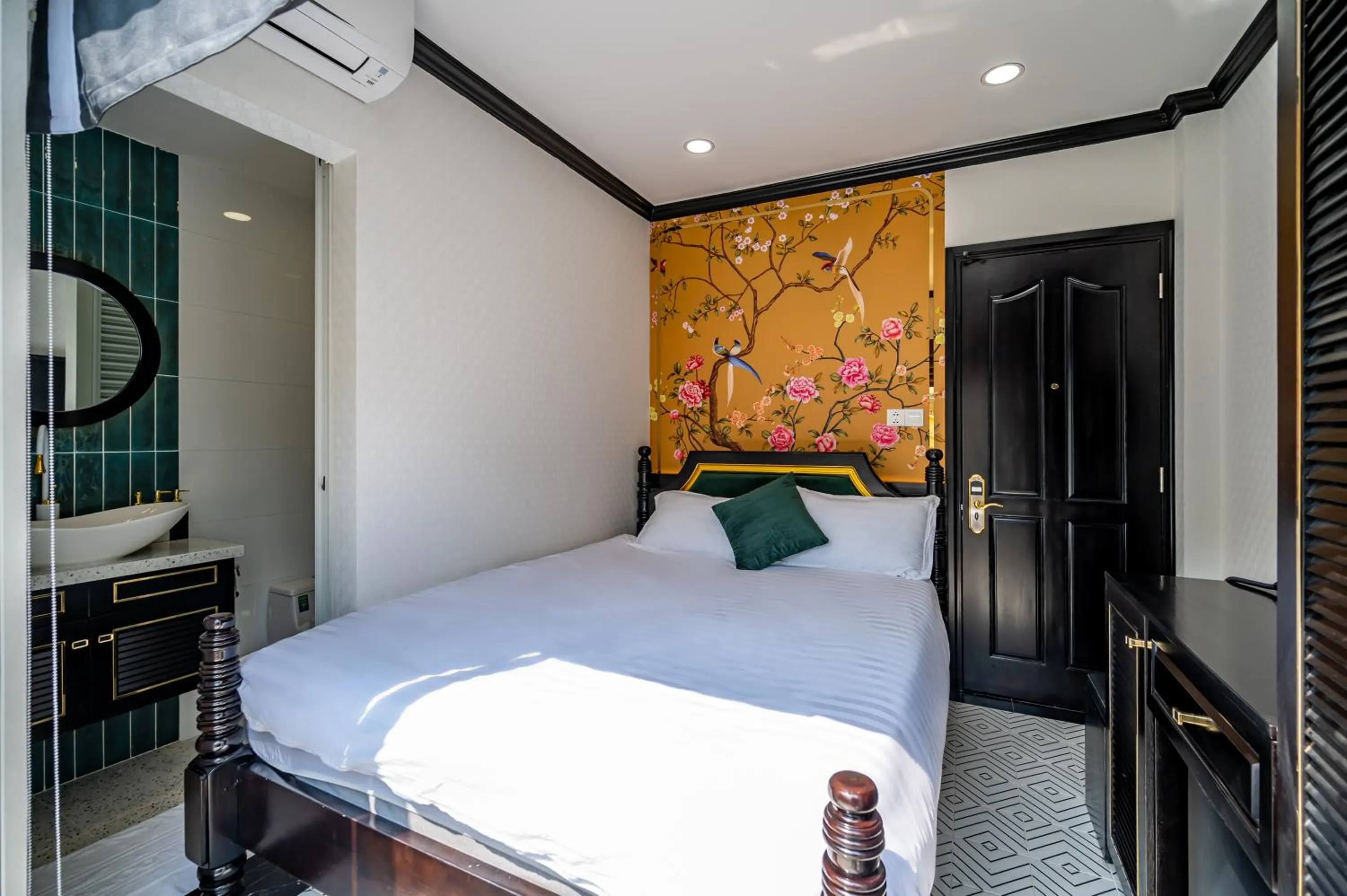 Bed in White Lotus Boutique Hotel, Ho Chi Minh