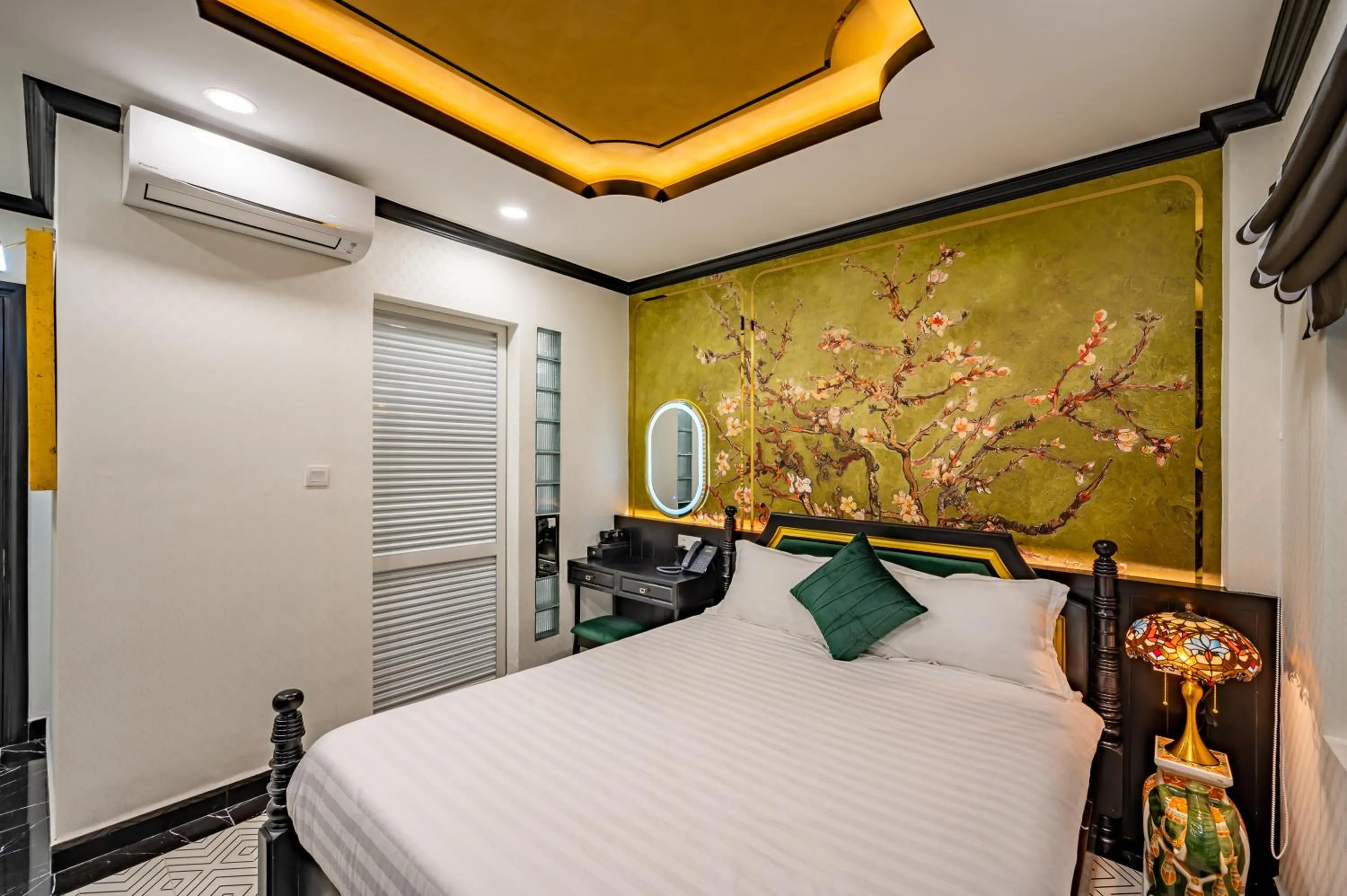 Bed in White Lotus Boutique Hotel, Ho Chi Minh