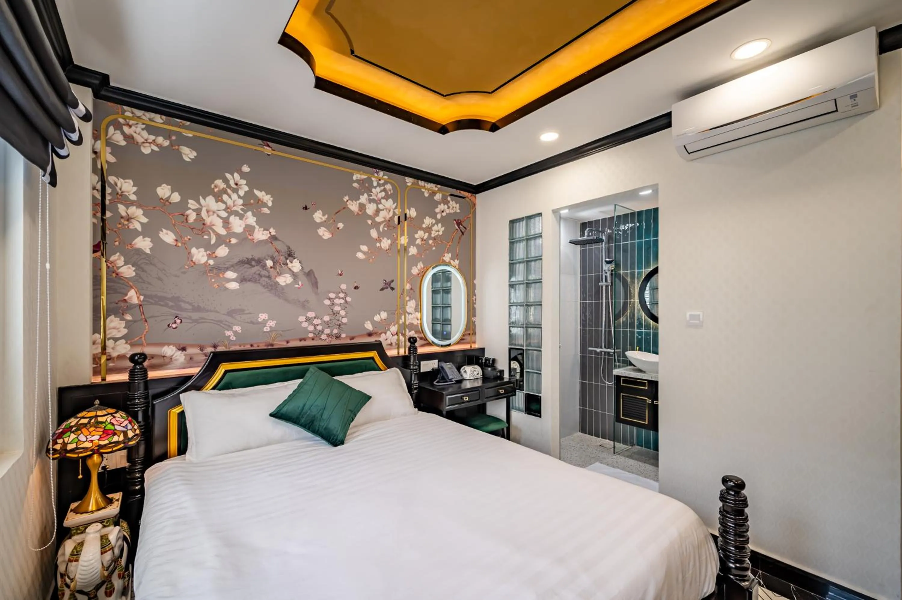 Bed in White Lotus Boutique Hotel, Ho Chi Minh