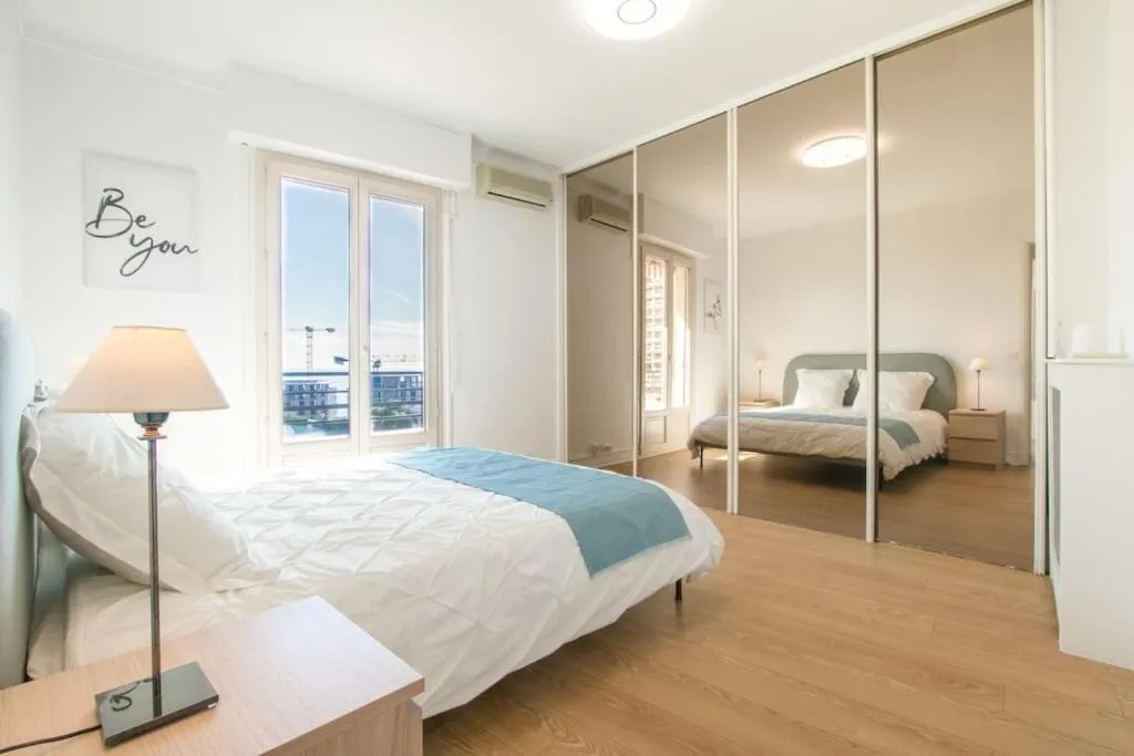 Bed in Spacieux 3 Pièces de standing au centre de Monaco