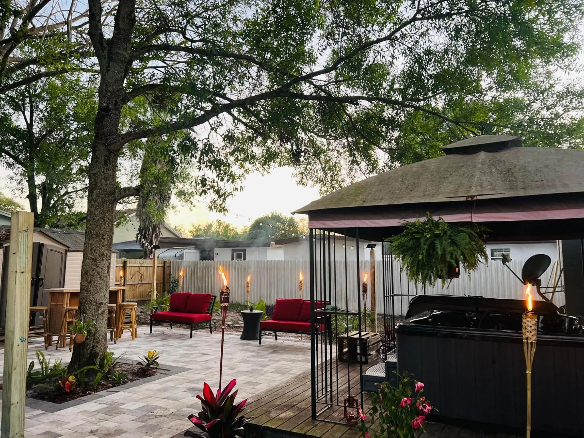 Tropical Casita in Tampa near airport and Raymond James stadium