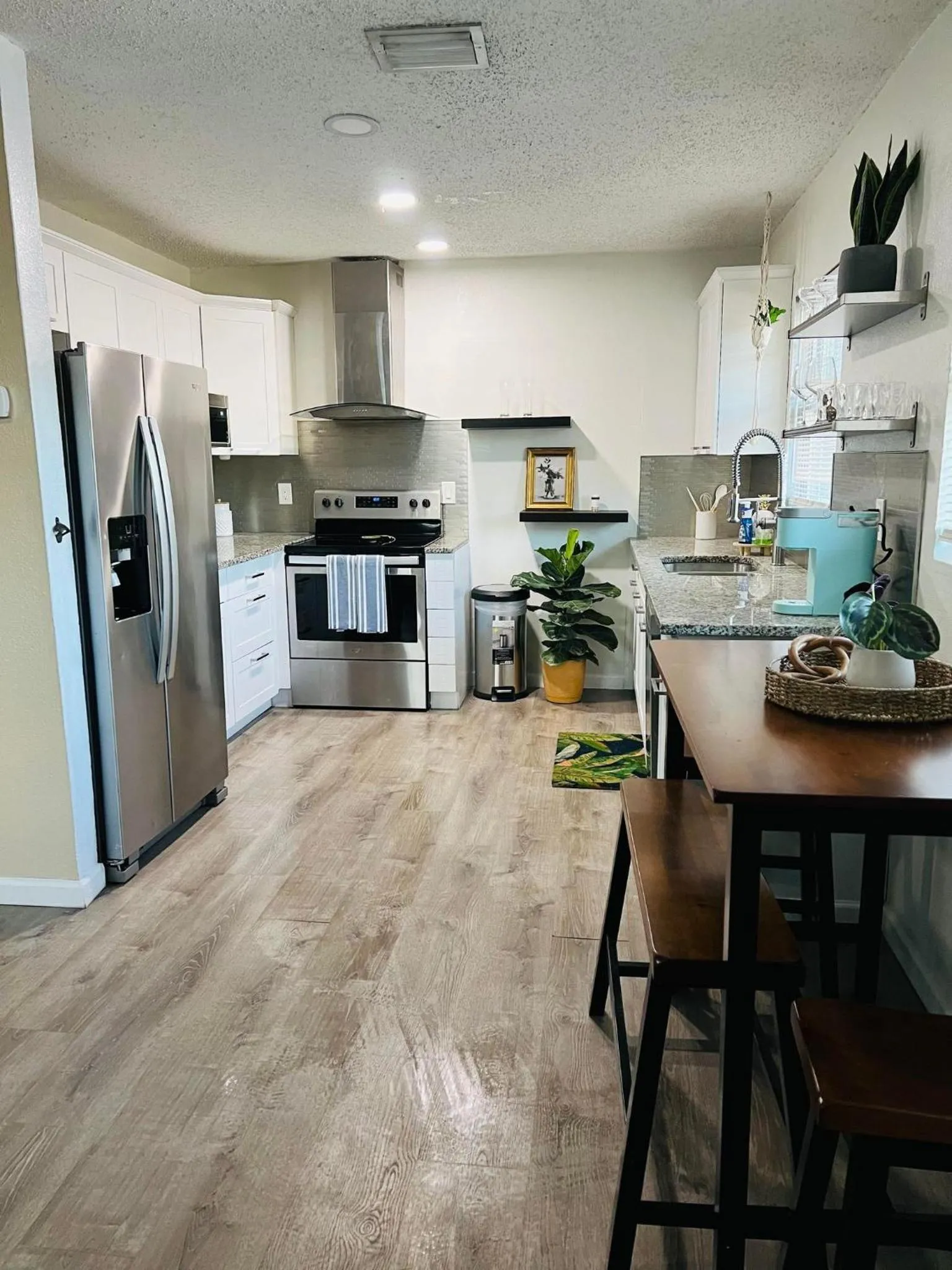 Kitchen or kitchenette in Tropical Casita in Tampa near airport and Raymond James stadium