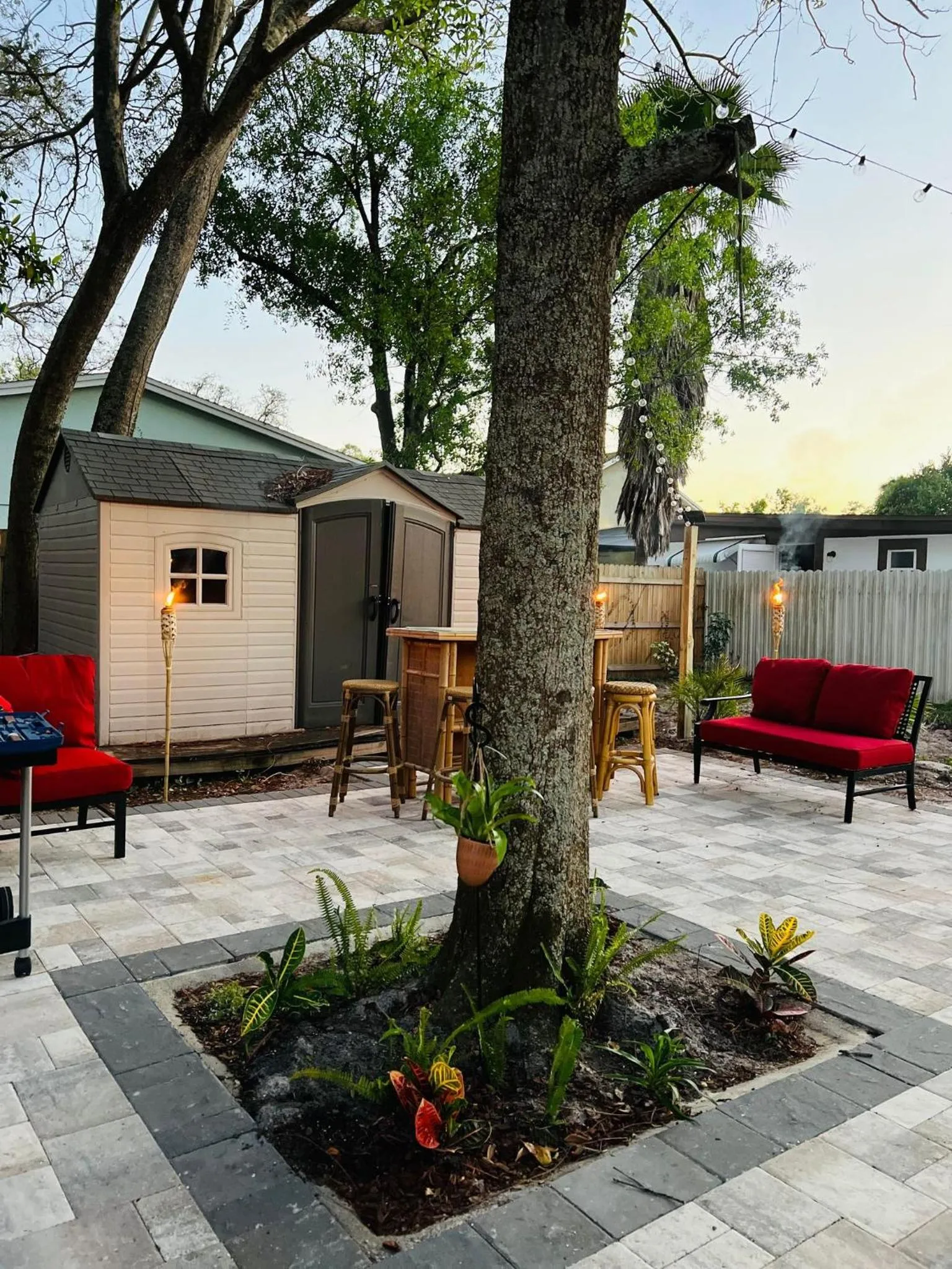 Patio in Tropical Casita in Tampa near airport and Raymond James stadium