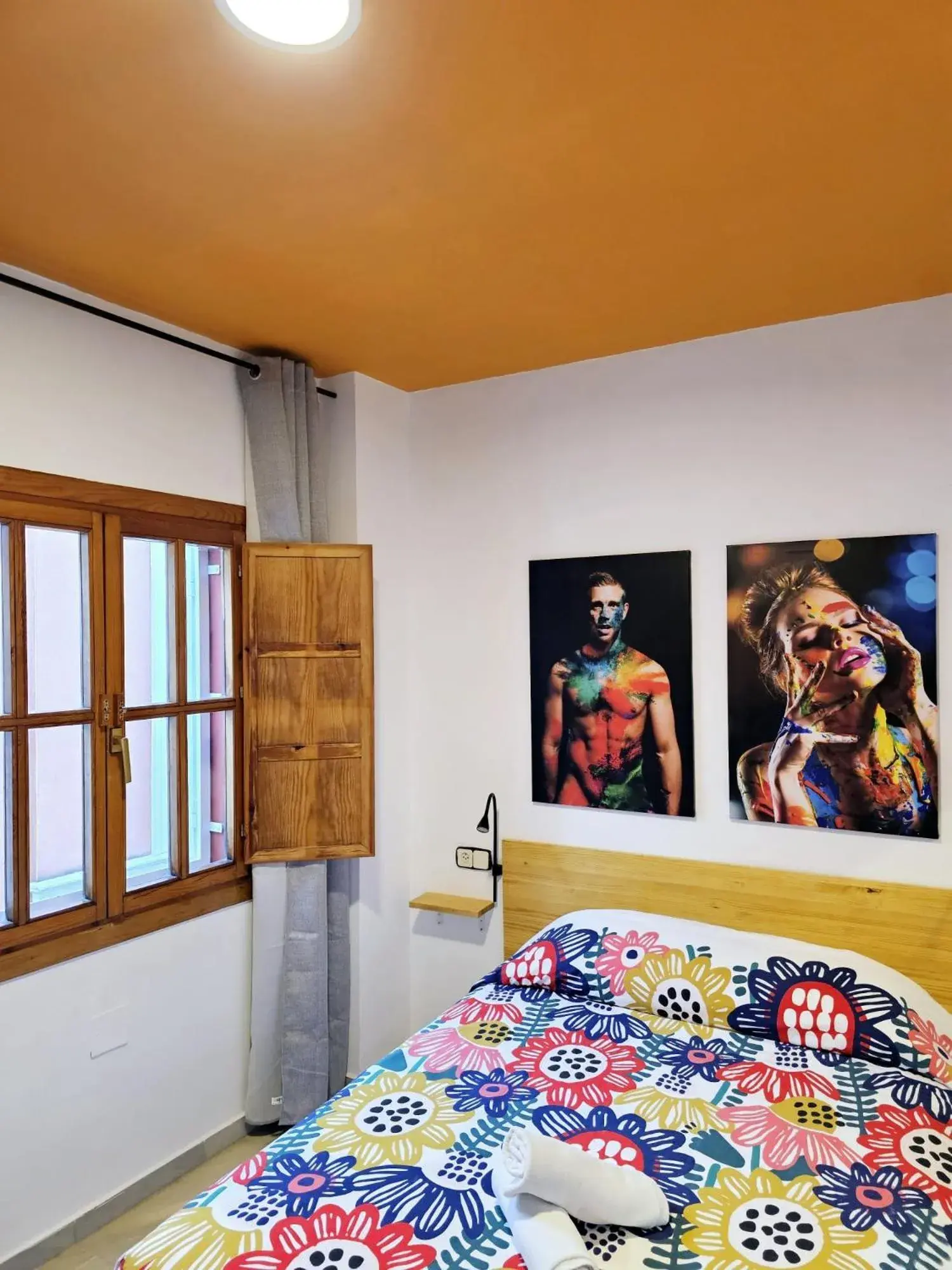 Decorative detail, Bed in Arc House Plaza Decorative detail, Bed in Arc House Plaza