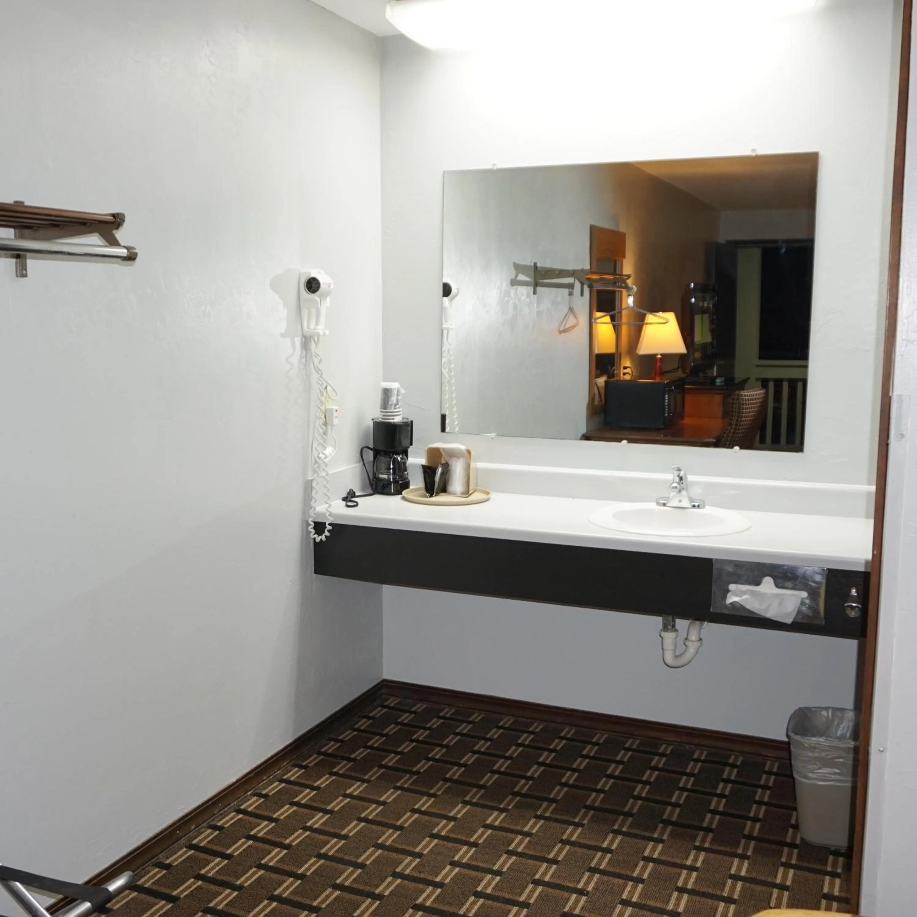 Bathroom in Lakes Inn