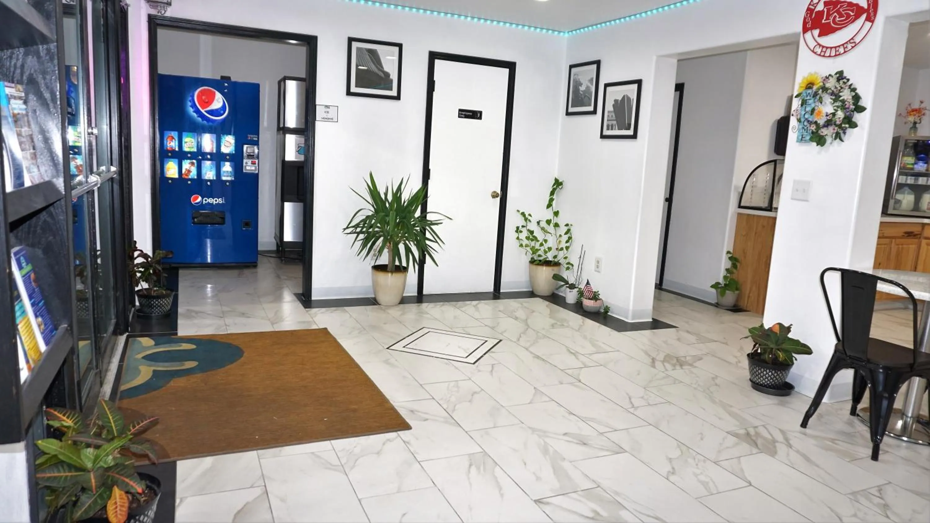 Lobby or reception in Lakes Inn