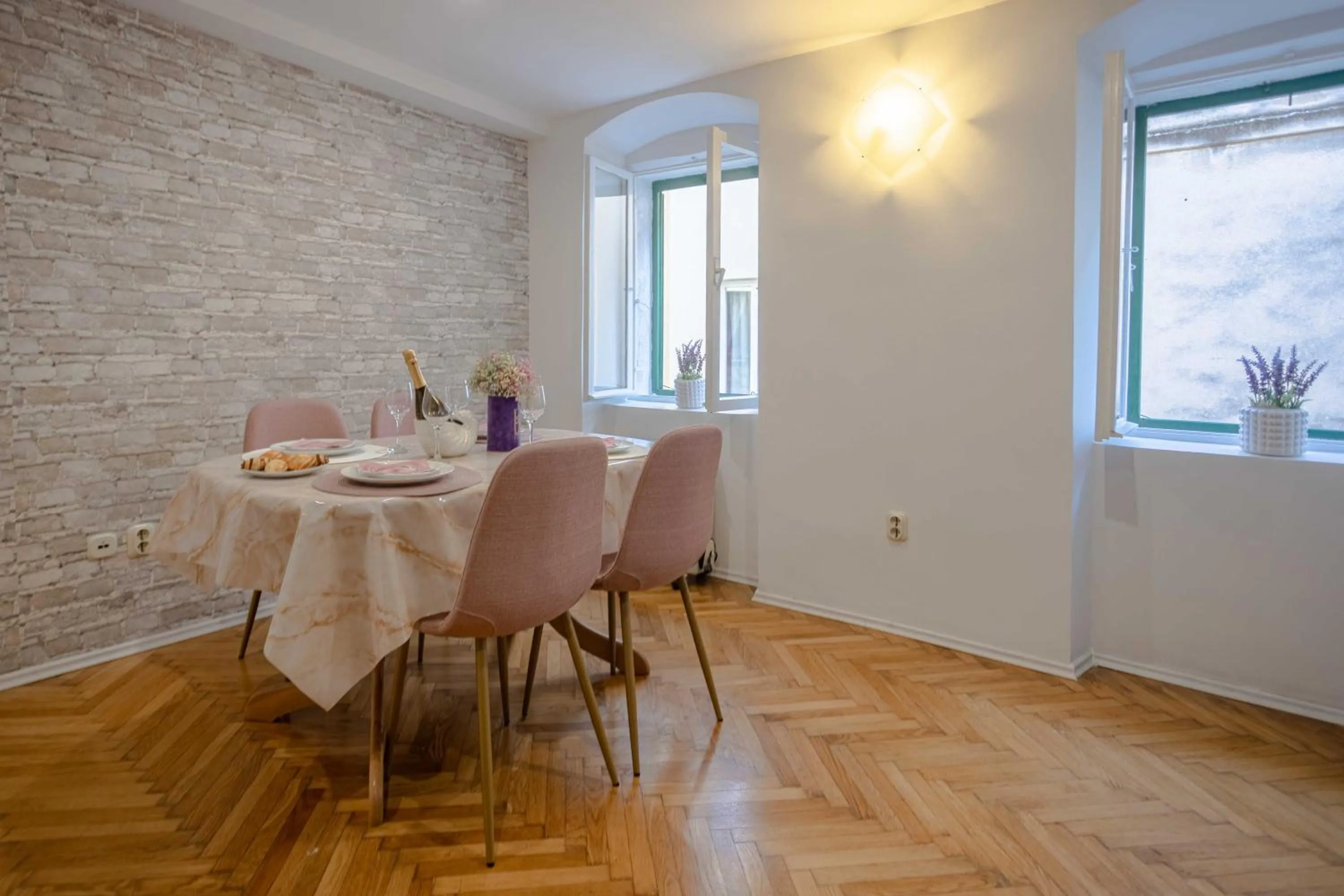 Daloro Suite