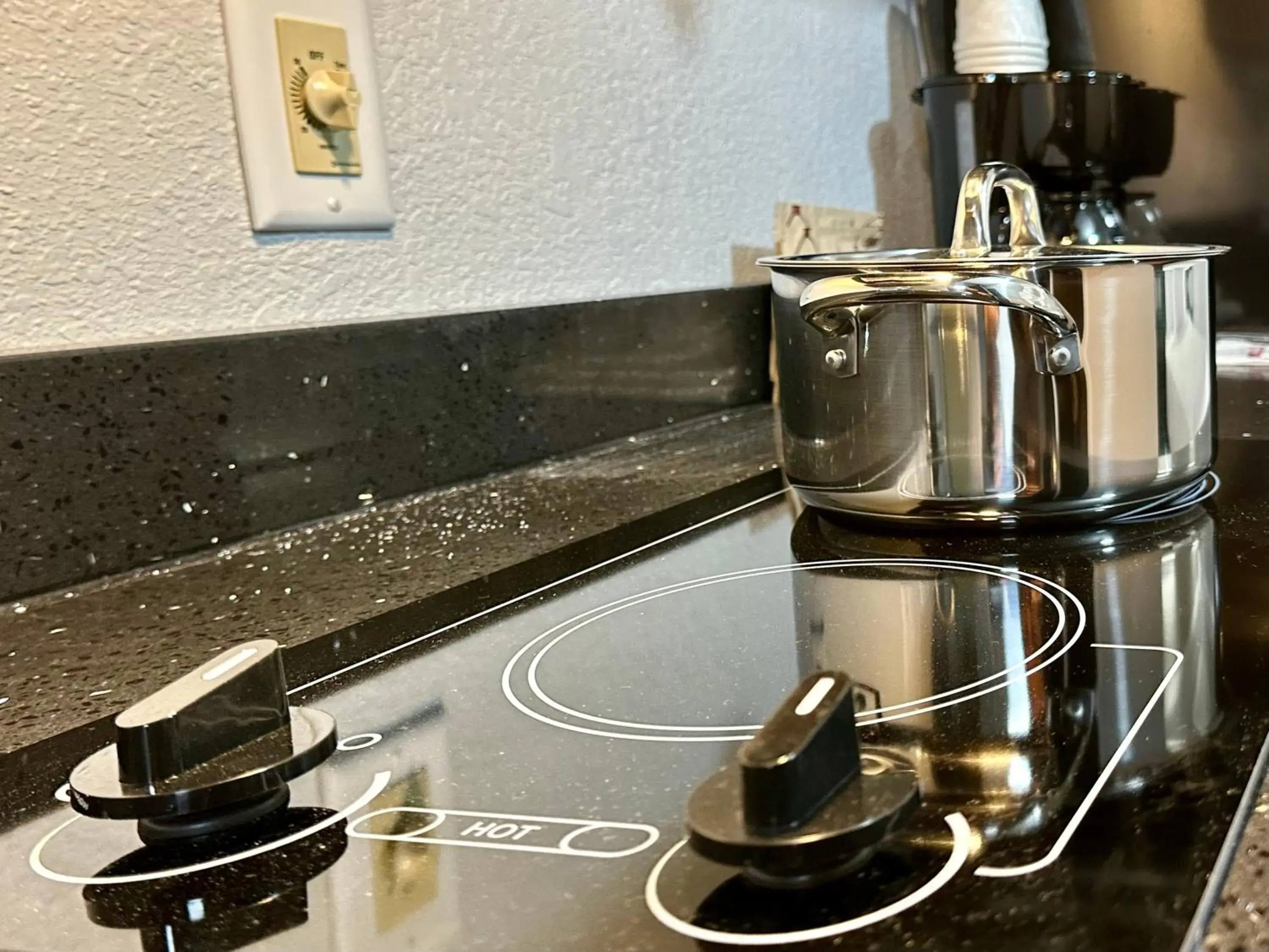 Queen Room with Two Queen Beds - Smoking in Studio 6 Springfield VA Washington DC Southwest Queen Room with Two Queen Beds - Smoking in Studio 6 Springfield VA Washington DC Southwest