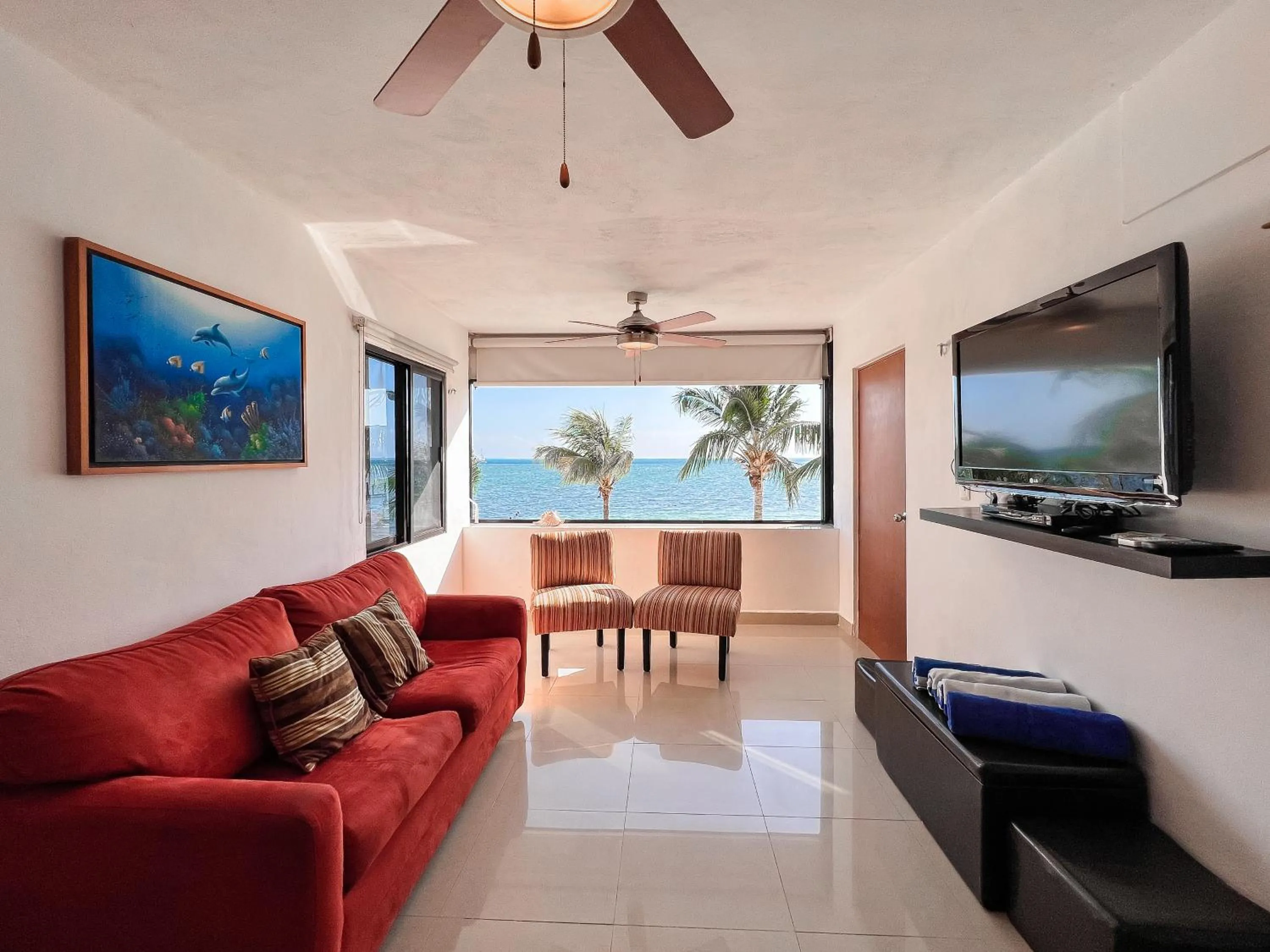 Communal lounge/ TV room in Bello Mar de Cancun, Beautiful 2Br 2Ba Condo overlooking beach spectacular view!