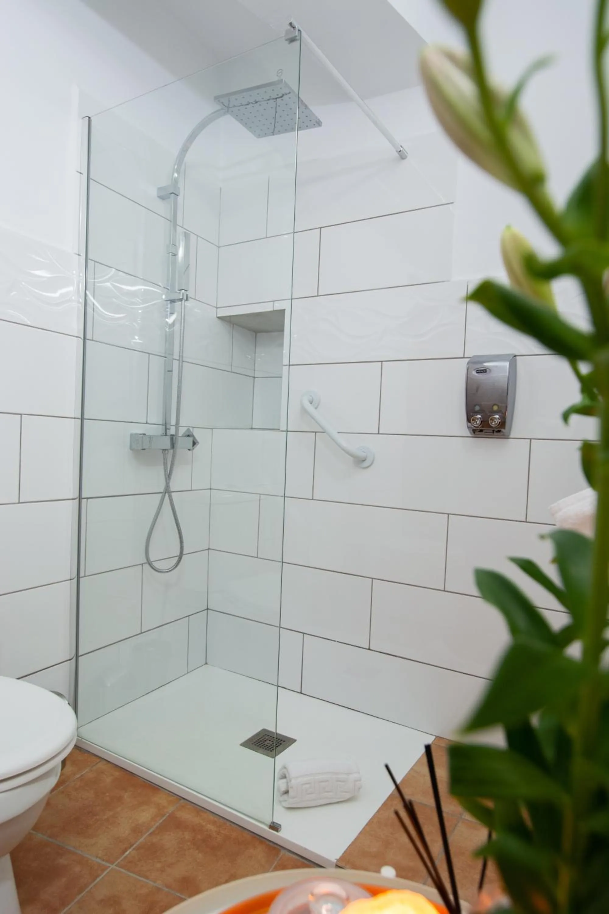 Shower in Geko Hotels