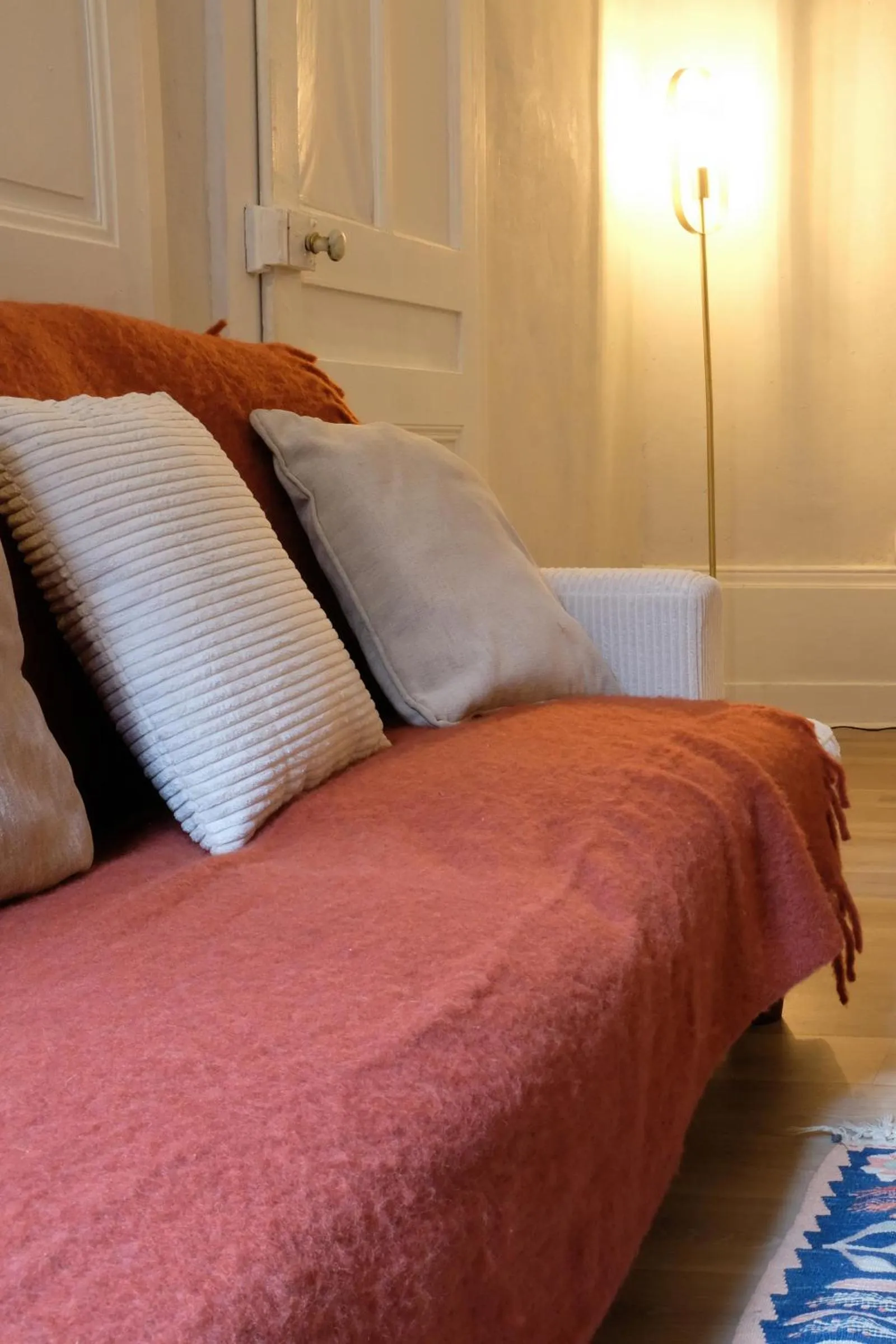 Decorative detail, Bed in La Verrière - Chambre d'hôtes et gîte de charme