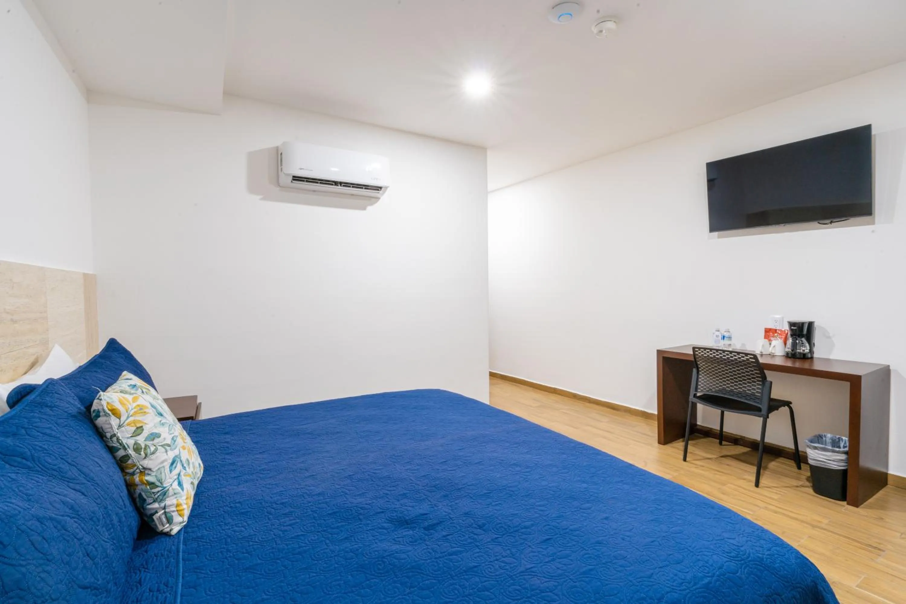 Photo of the whole room, Bed in Hotel Pacific Blue Mazatlan