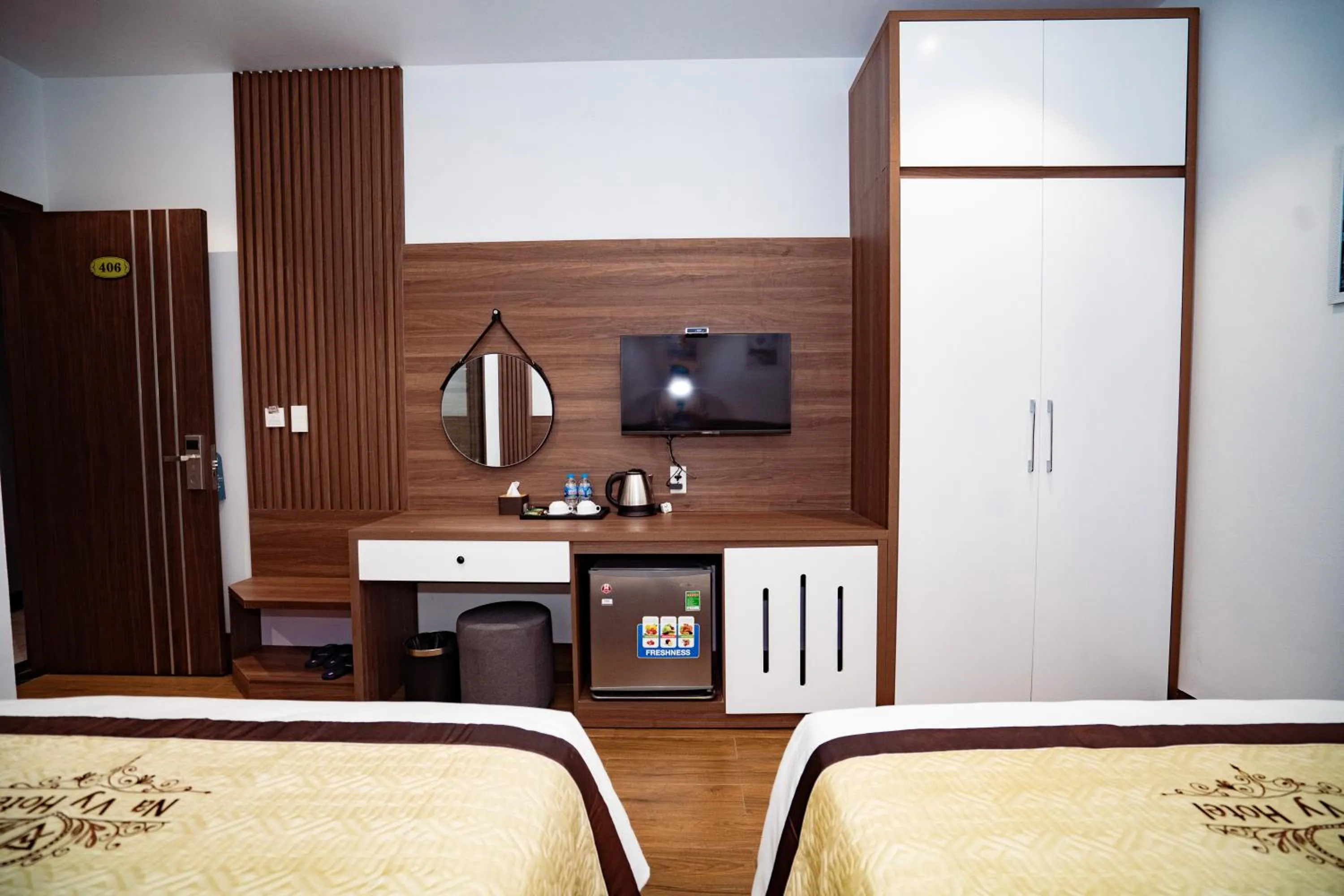 hair dresser, Bed in Navy Hotel Ha Long