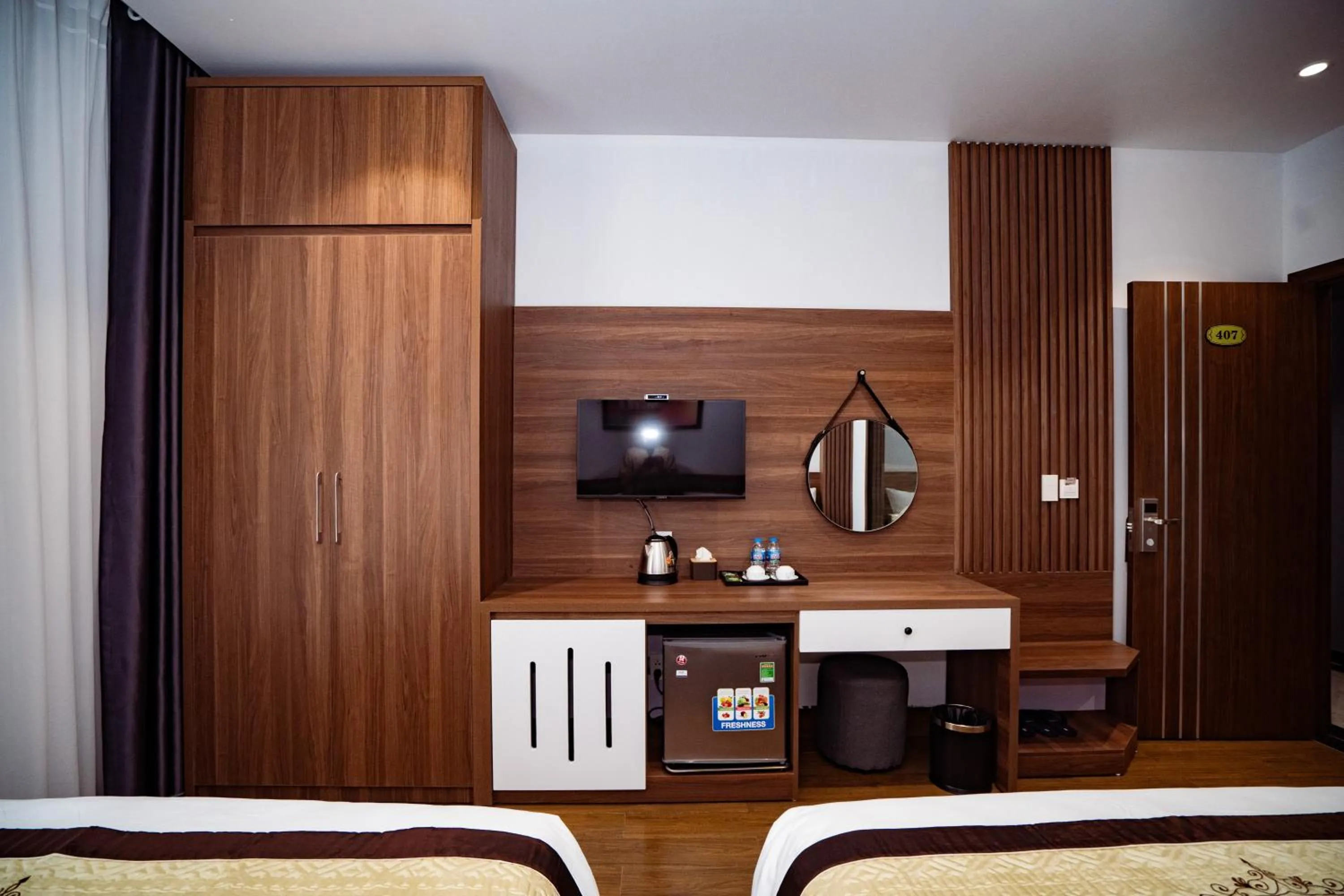 hair dresser, Bed in Navy Hotel Ha Long