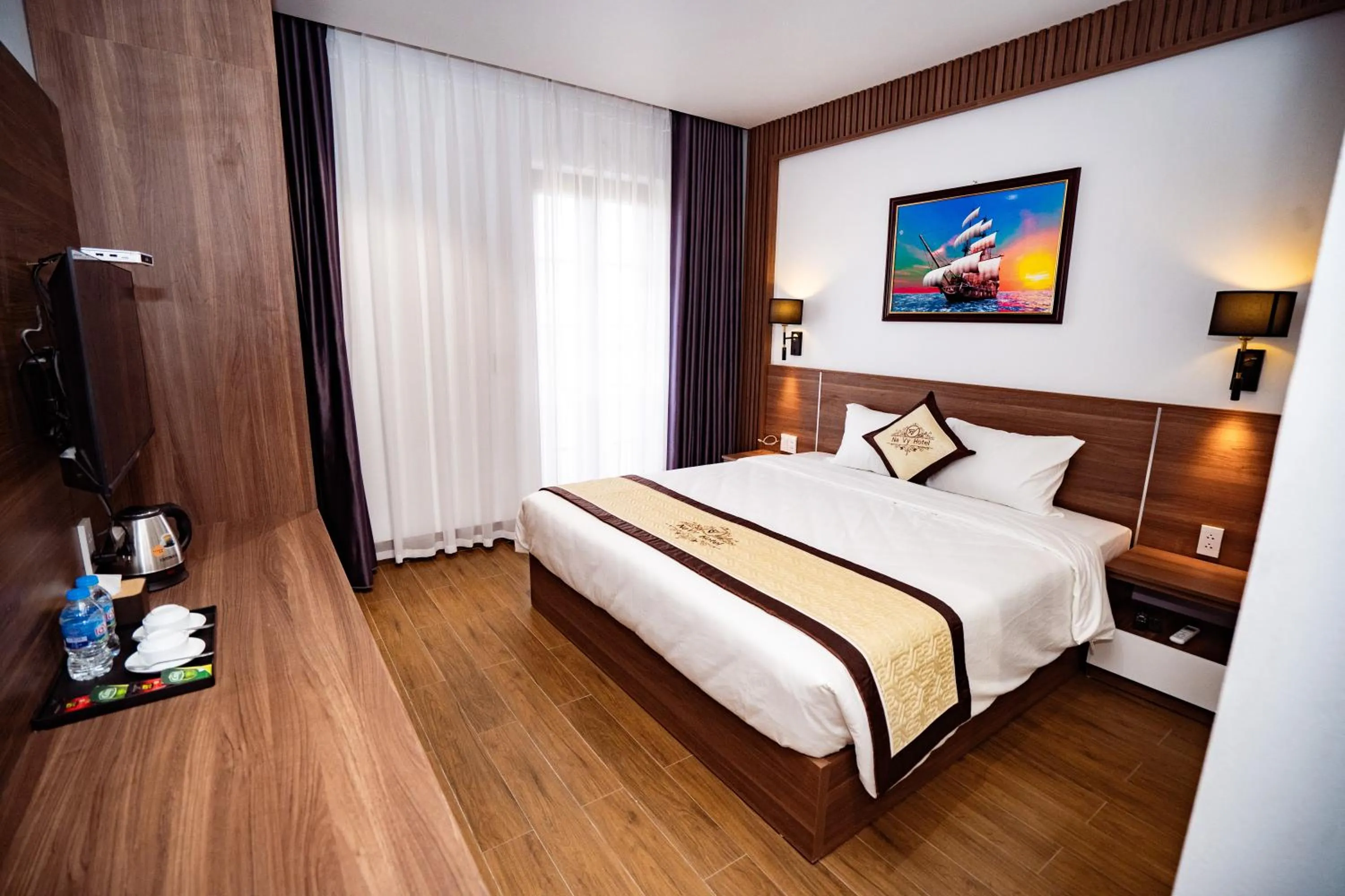 Bedroom, Bed in Navy Hotel Ha Long