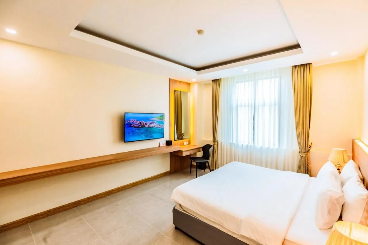 Photo of the whole room, Bed in Dynasty Casino Hotel