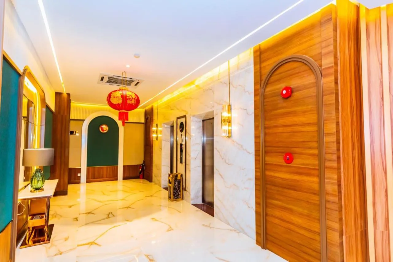 elevator in Dynasty Casino Hotel