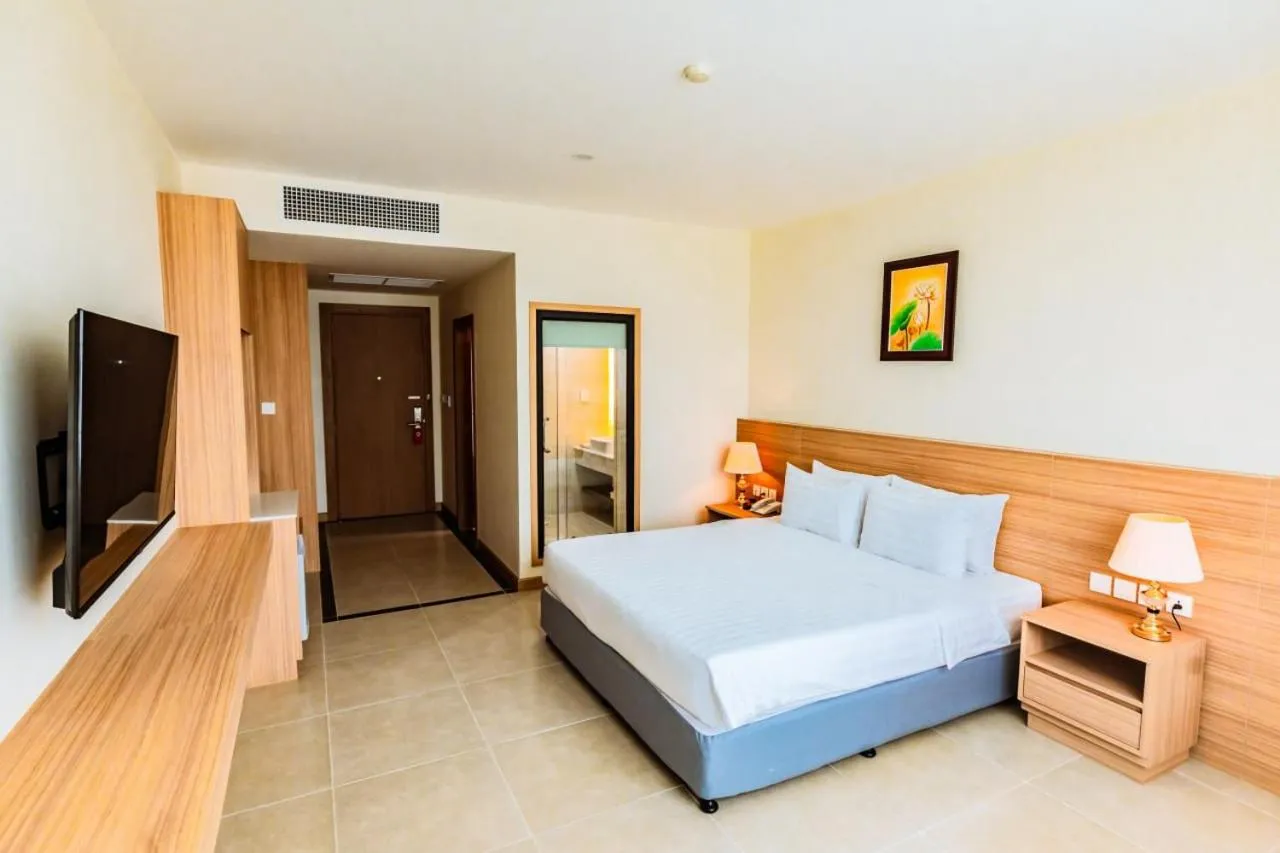 Photo of the whole room, Bed in Dynasty Casino Hotel