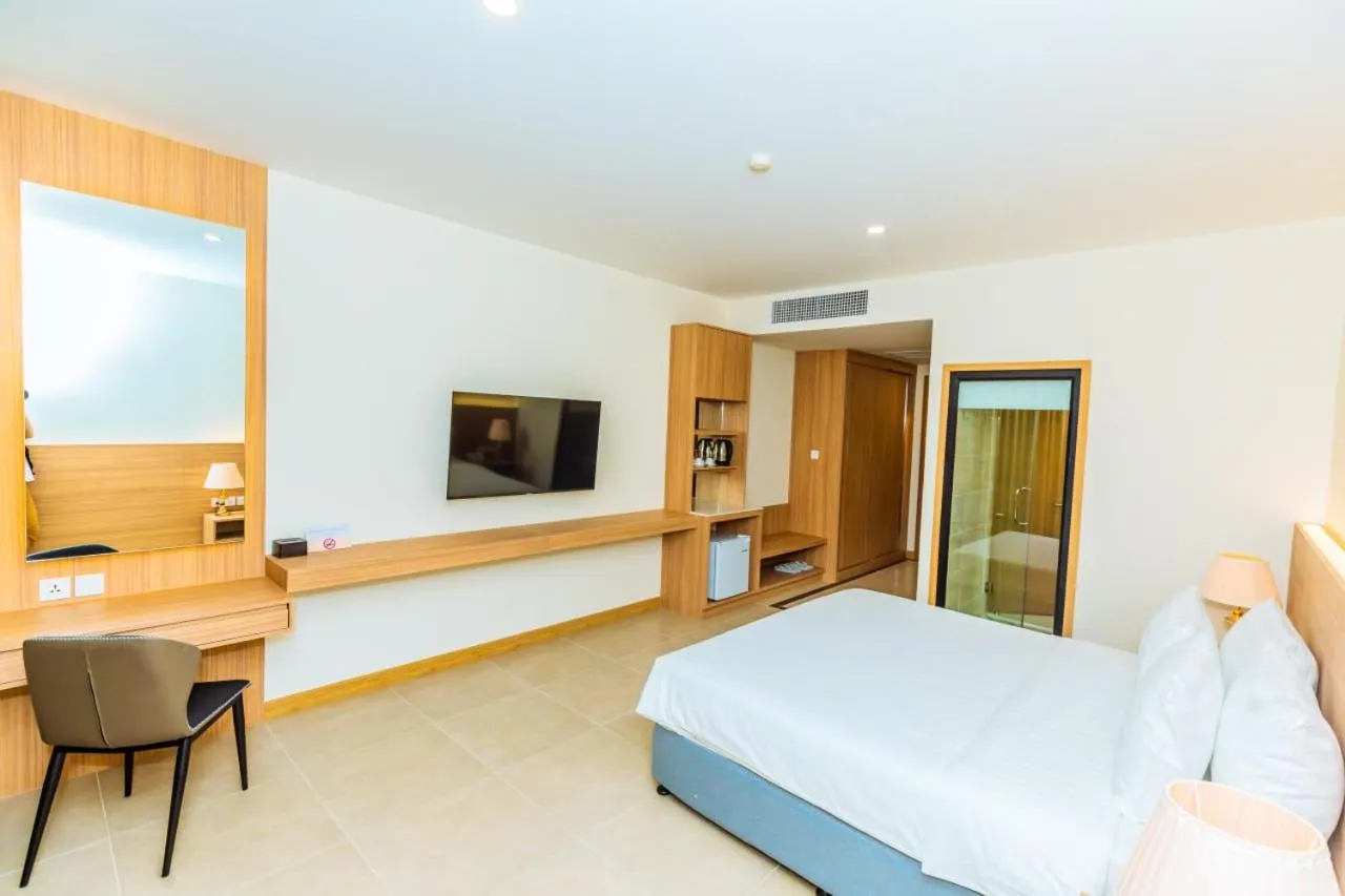 Photo of the whole room, Bed in Dynasty Casino Hotel