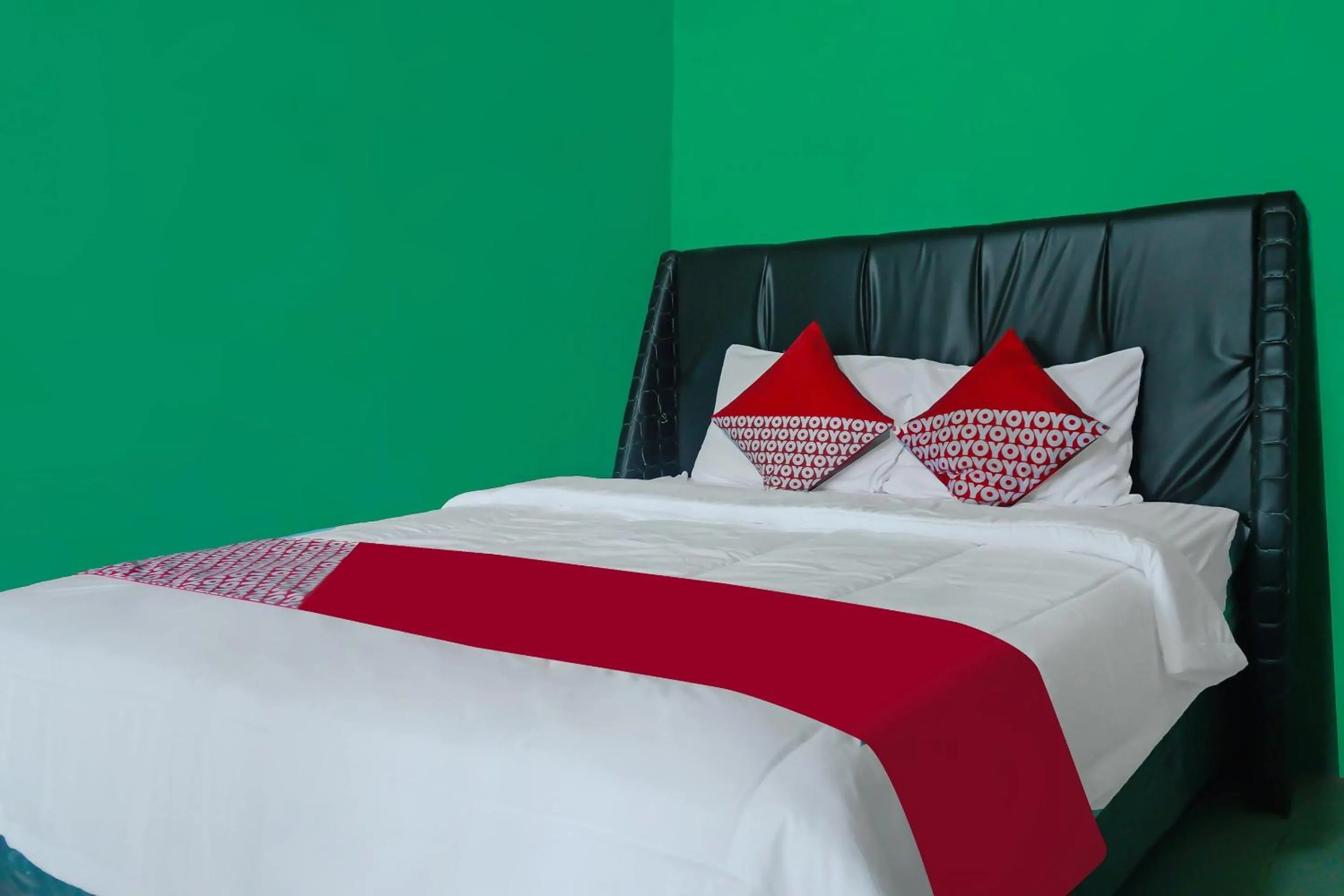 Delxue Twin Room in Hotel O Wisma Melyro Syariah Near Yamaha - Thamrin Brothers Cabang Muara Dua