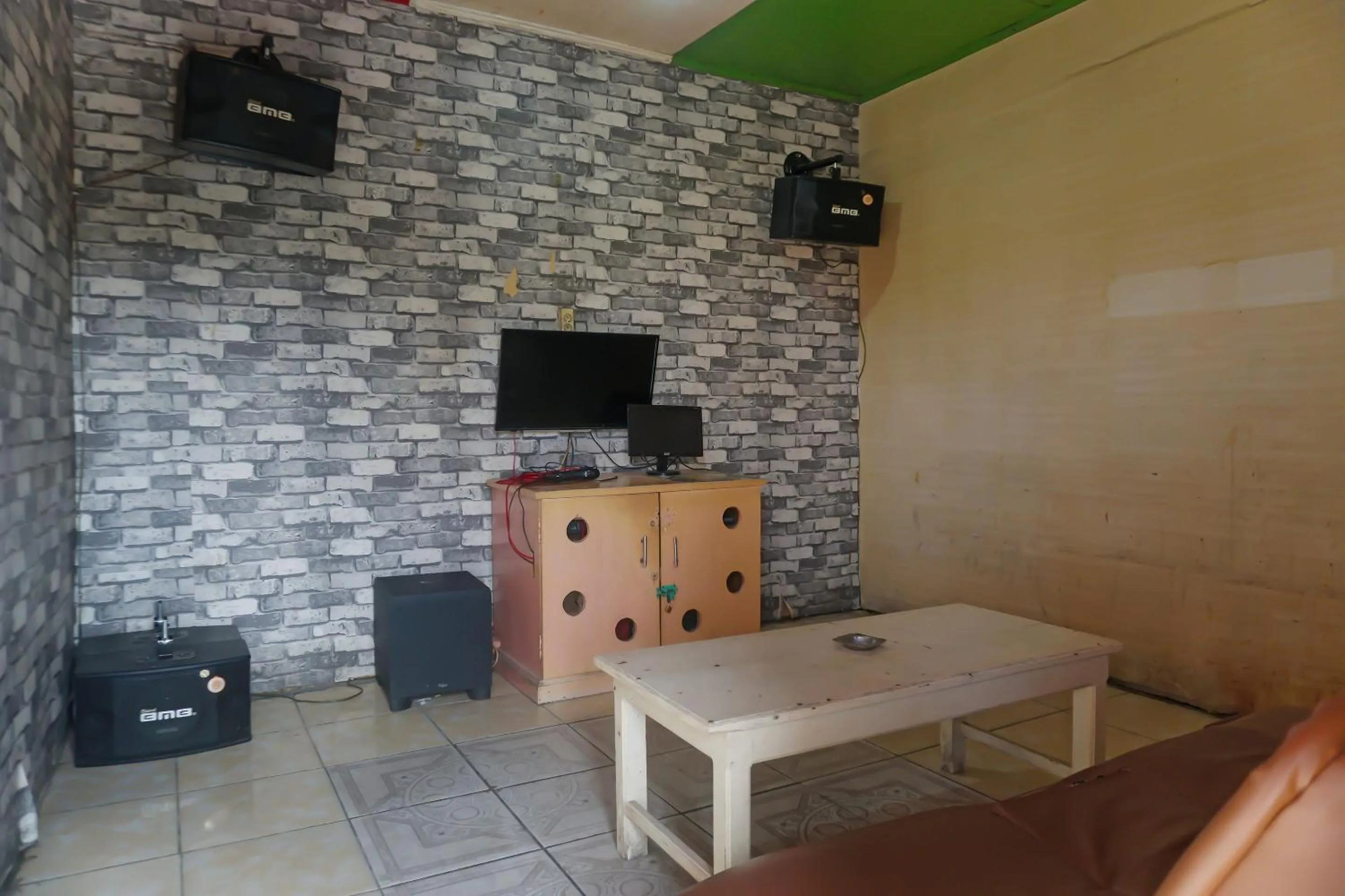 Hotel O Wisma Melyro Syariah Near Yamaha - Thamrin Brothers Cabang Muara Dua