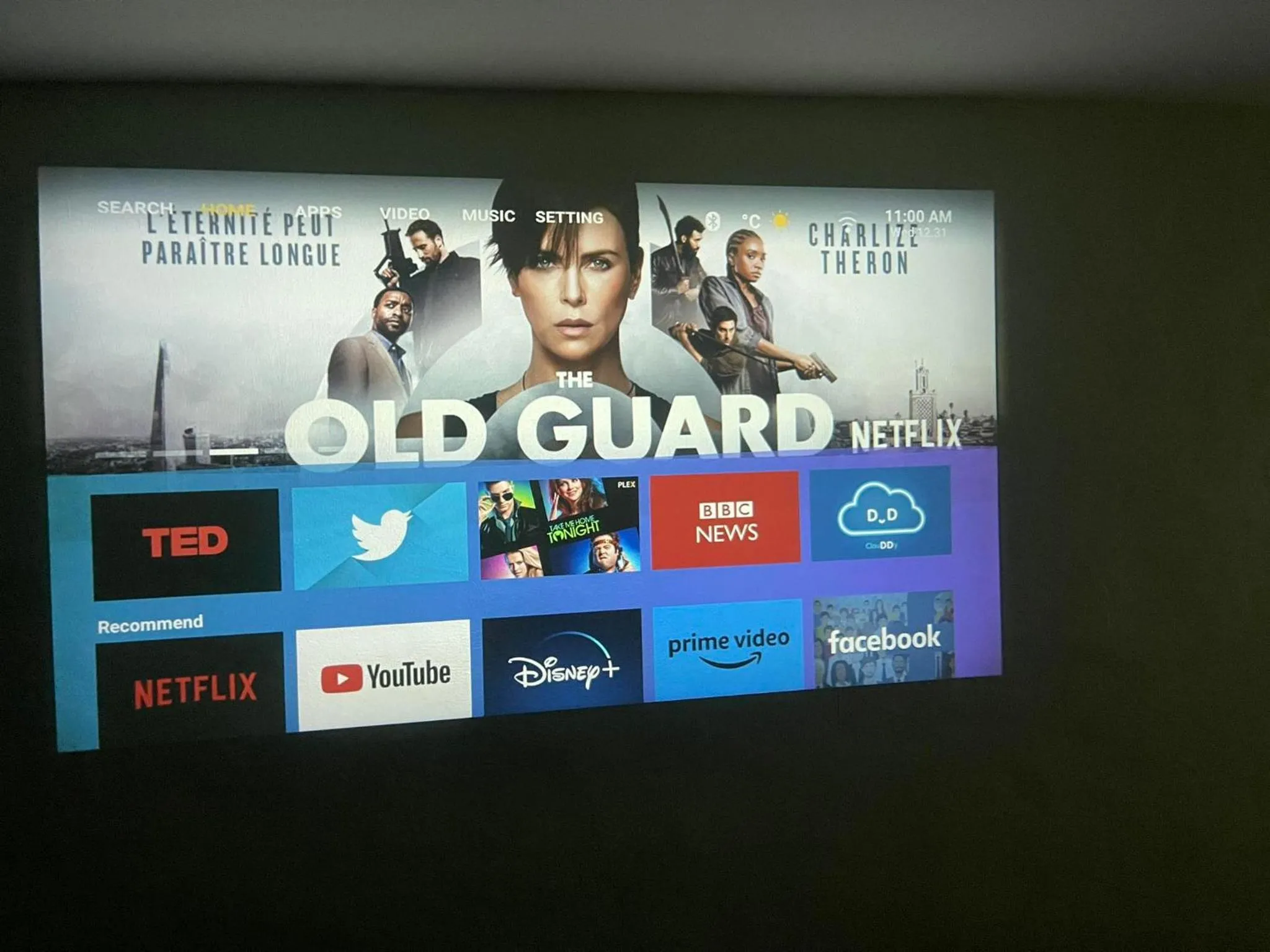 TV and multimedia in Lamoon Hostel