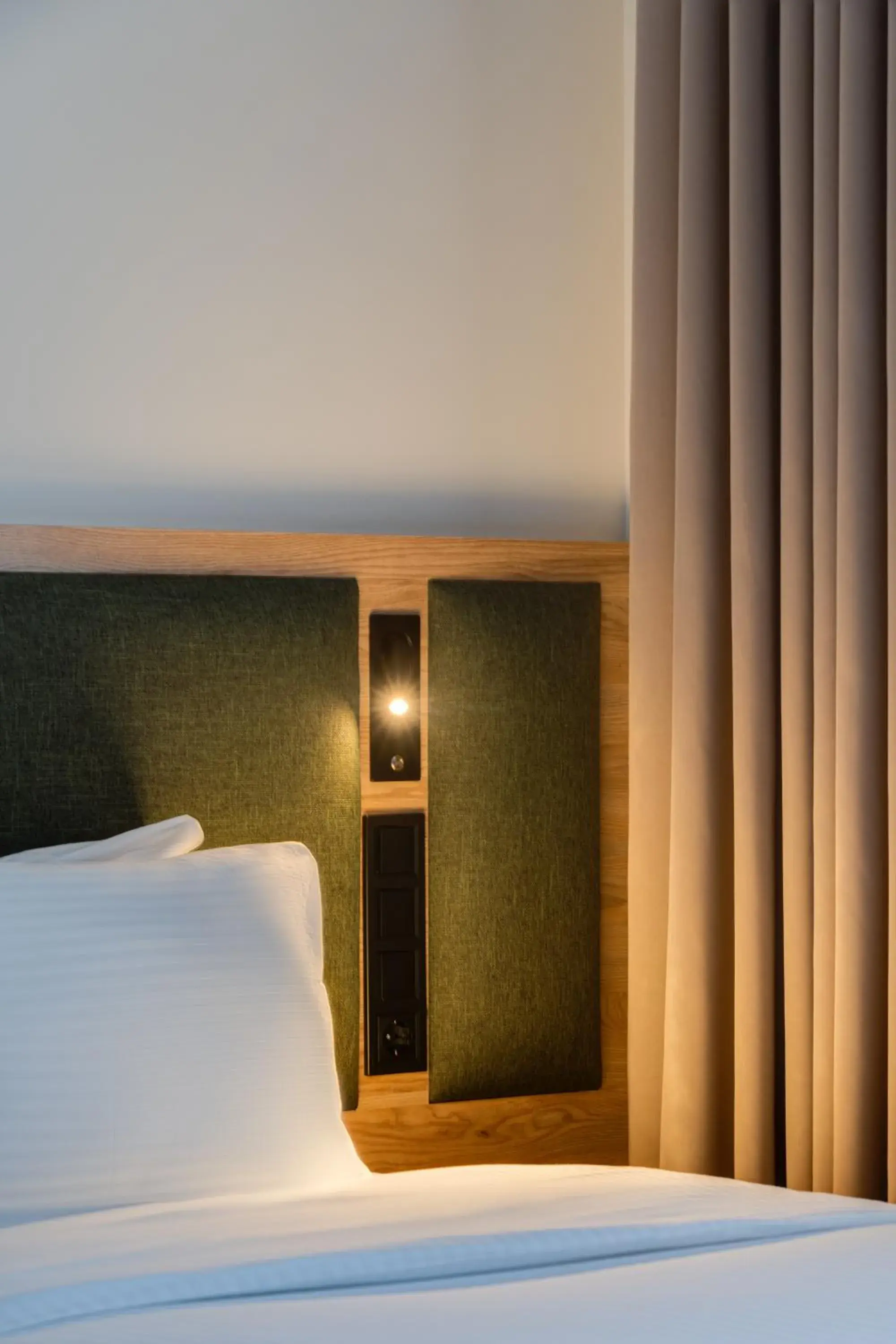 King Room - single occupancy - Disability Access in THE ELEMENTS HOTEL King Room - single occupancy - Disability Access in THE ELEMENTS HOTEL