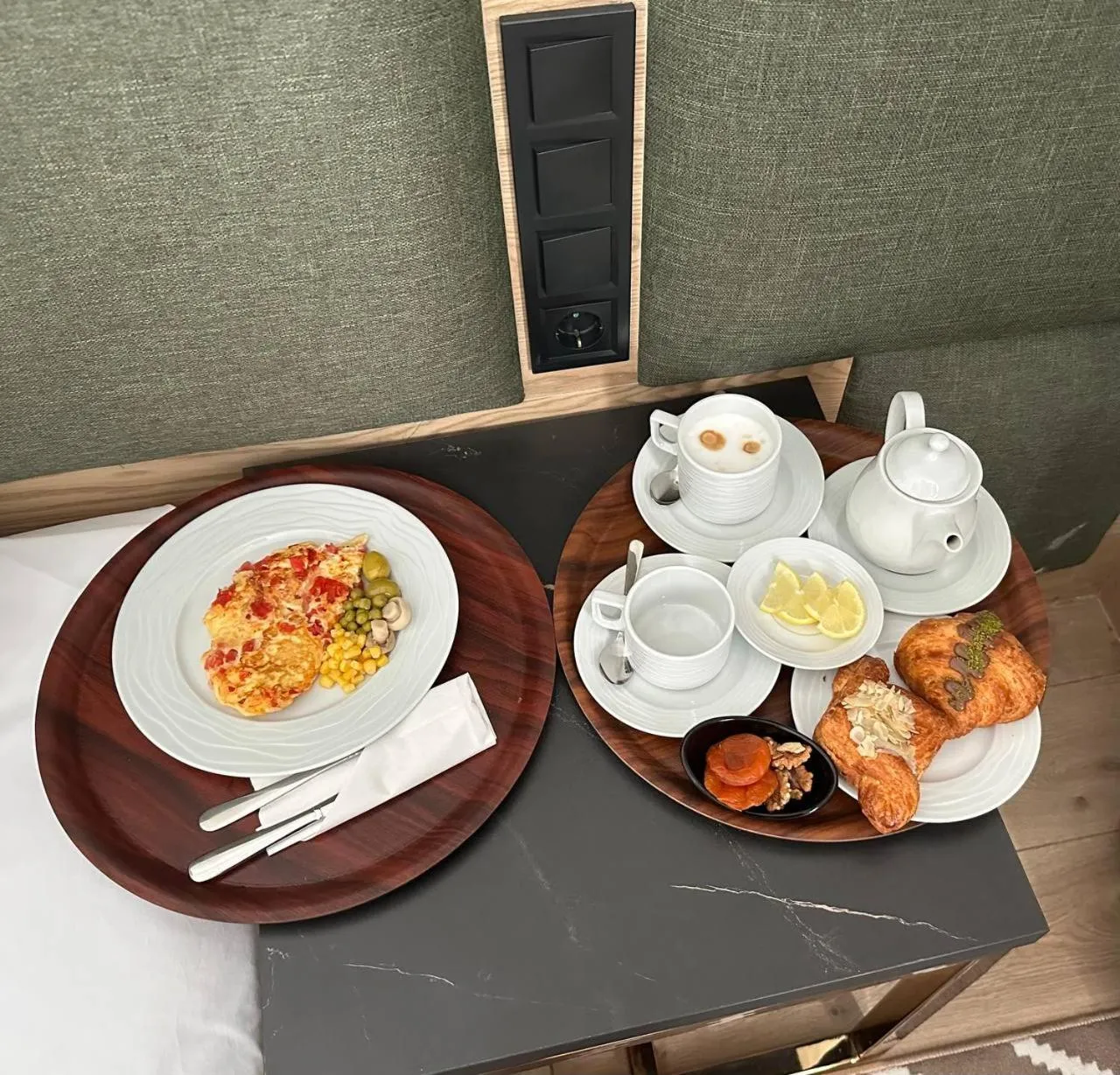 Breakfast in THE ELEMENTS HOTEL