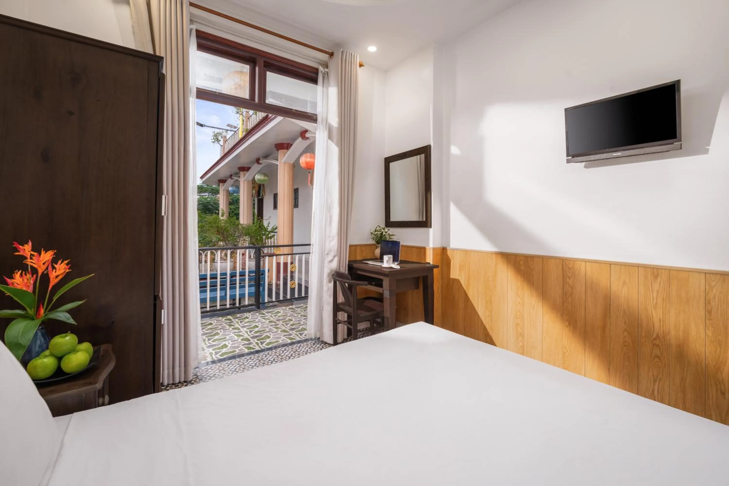 Communal lounge/ TV room, Bed in RAON Ancient Town Hotel