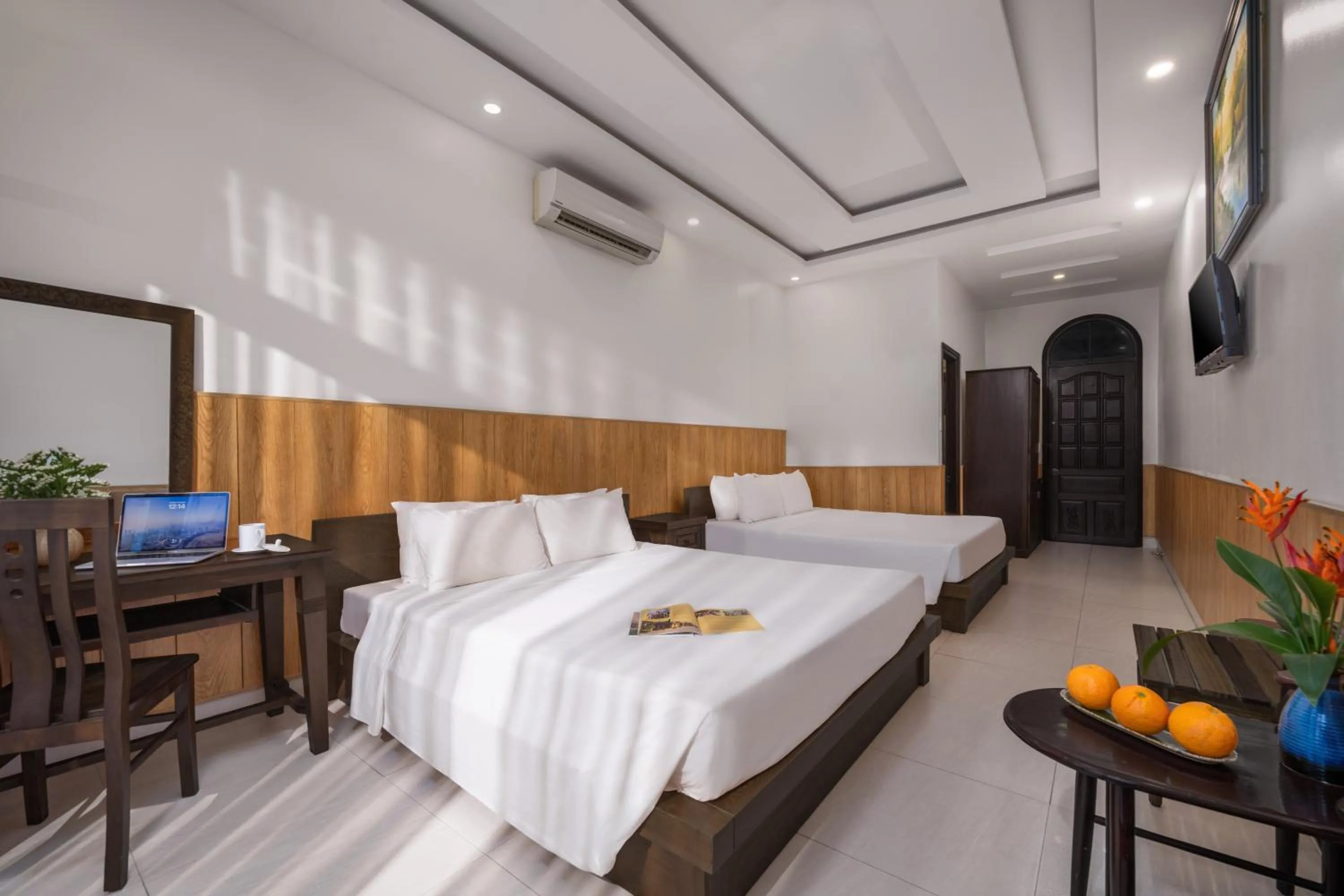 Communal lounge/ TV room, Bed in RAON Ancient Town Hotel