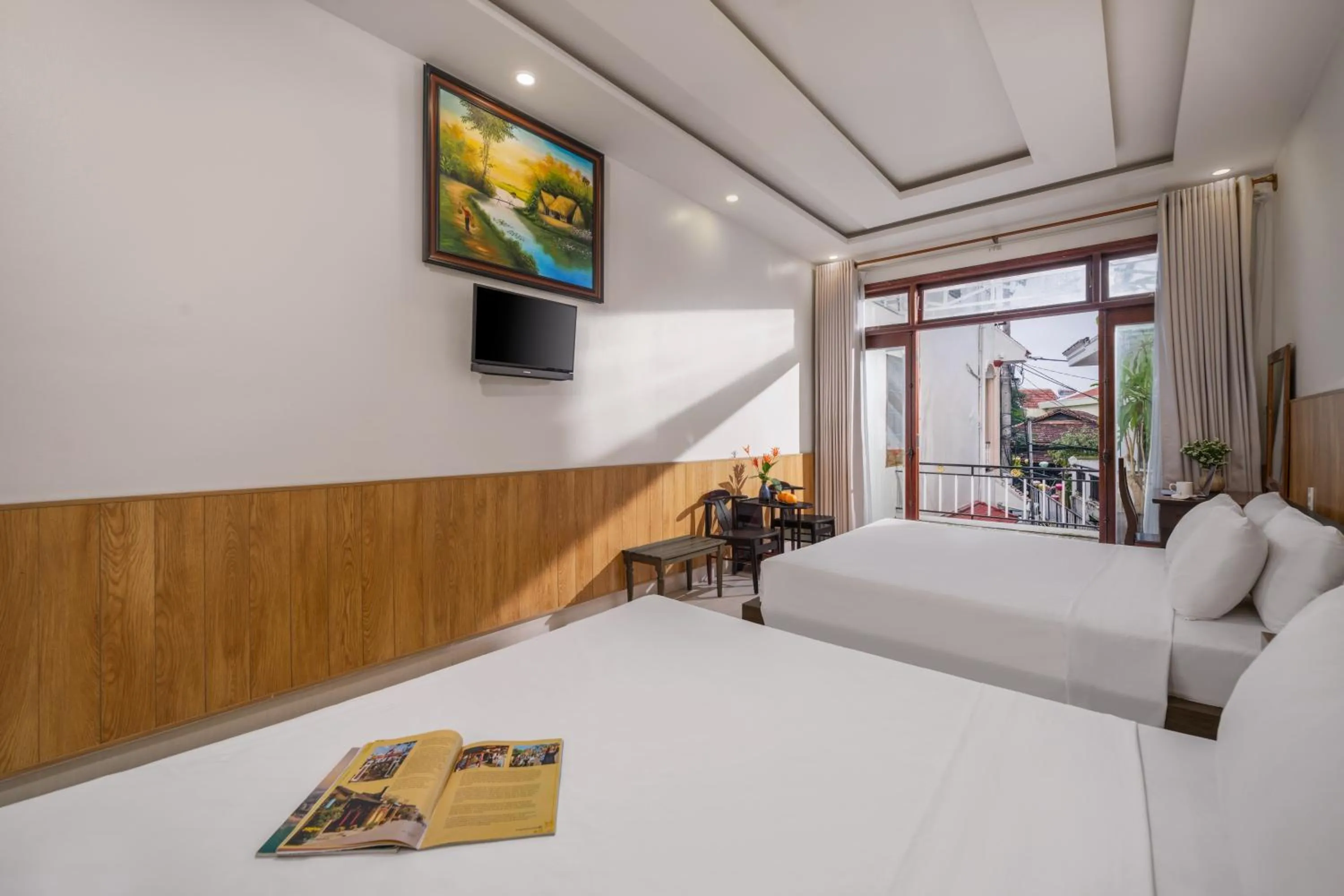 Communal lounge/ TV room, Bed in RAON Ancient Town Hotel