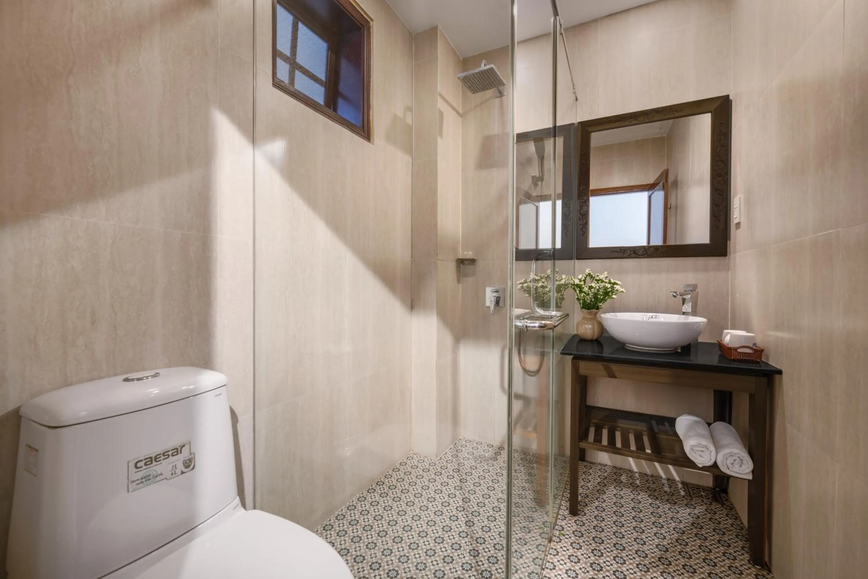 Shower in RAON Ancient Town Hotel