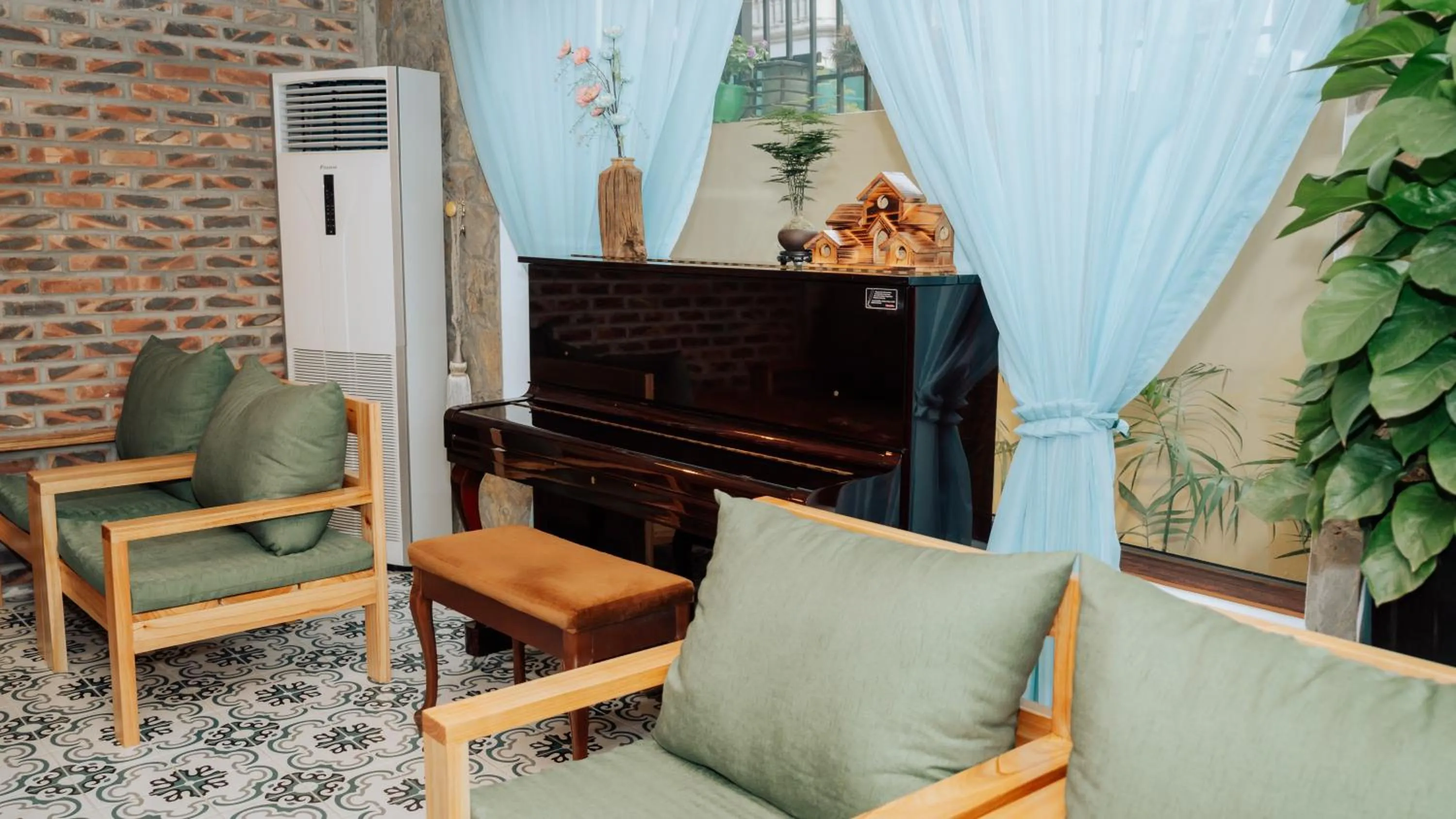 Seating area in Xuân Anh Garden