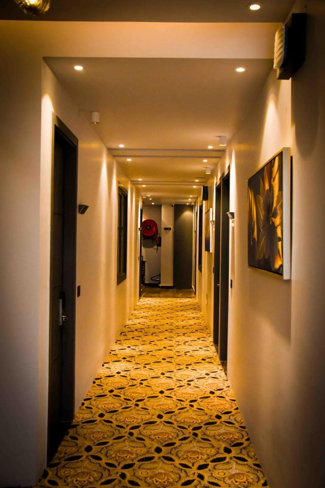 wardrobe in Hotel Azul Ganga