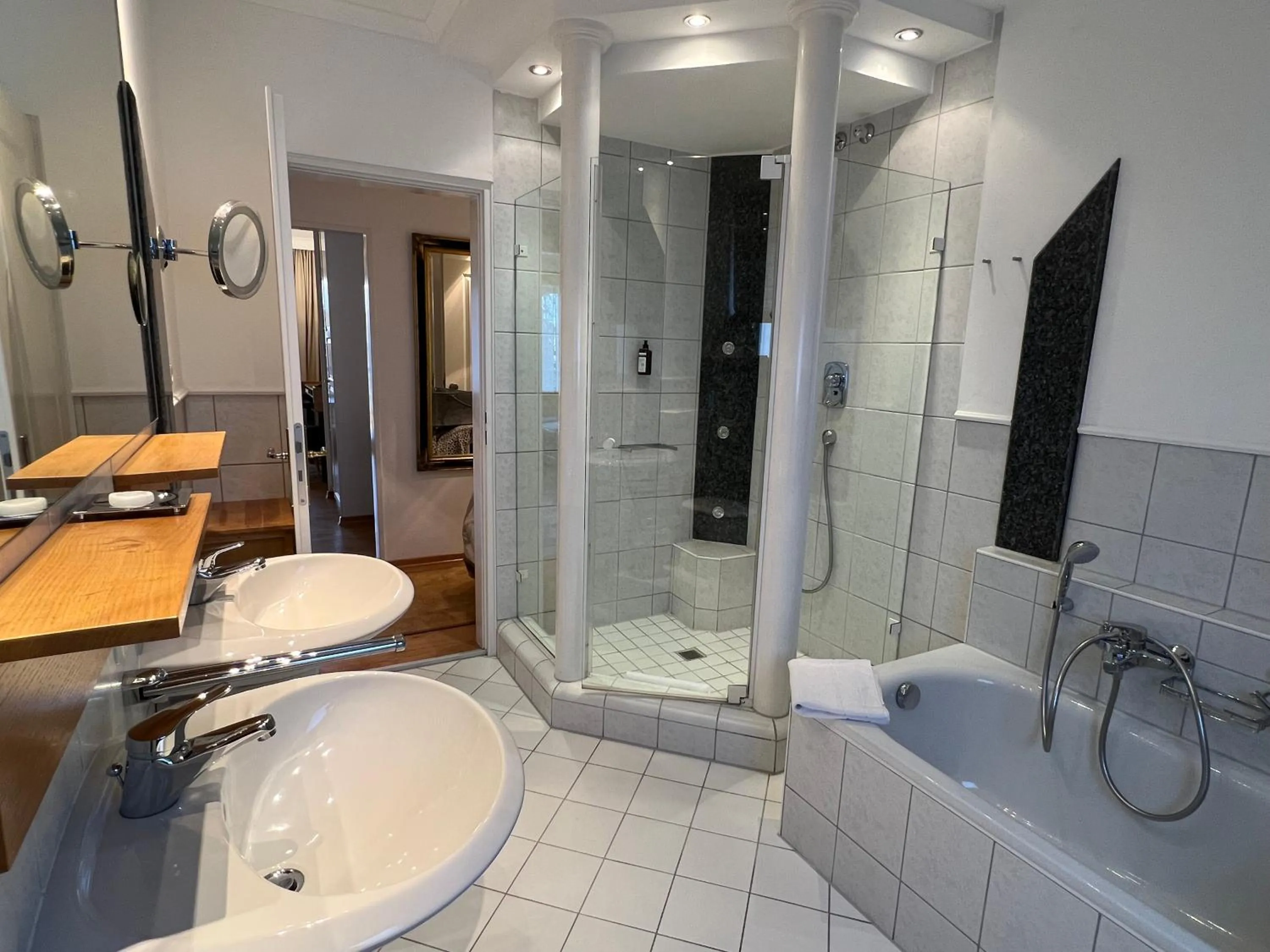 Shower in Aparthotel Parsberg GreenDesign