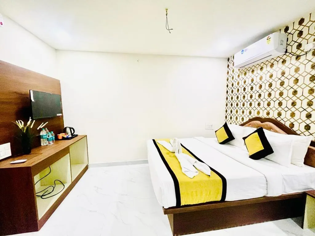 Property building, Bed in Hotel Eagle Grand Airport Zone