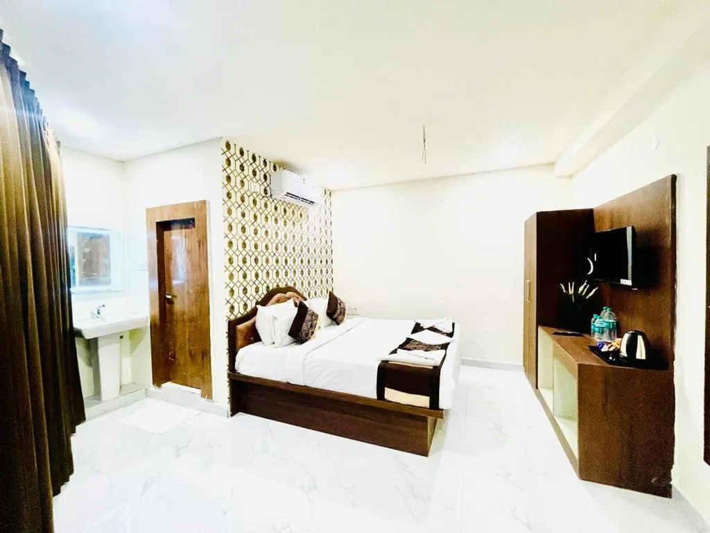 Property building, Bed in Hotel Eagle Grand Airport Zone