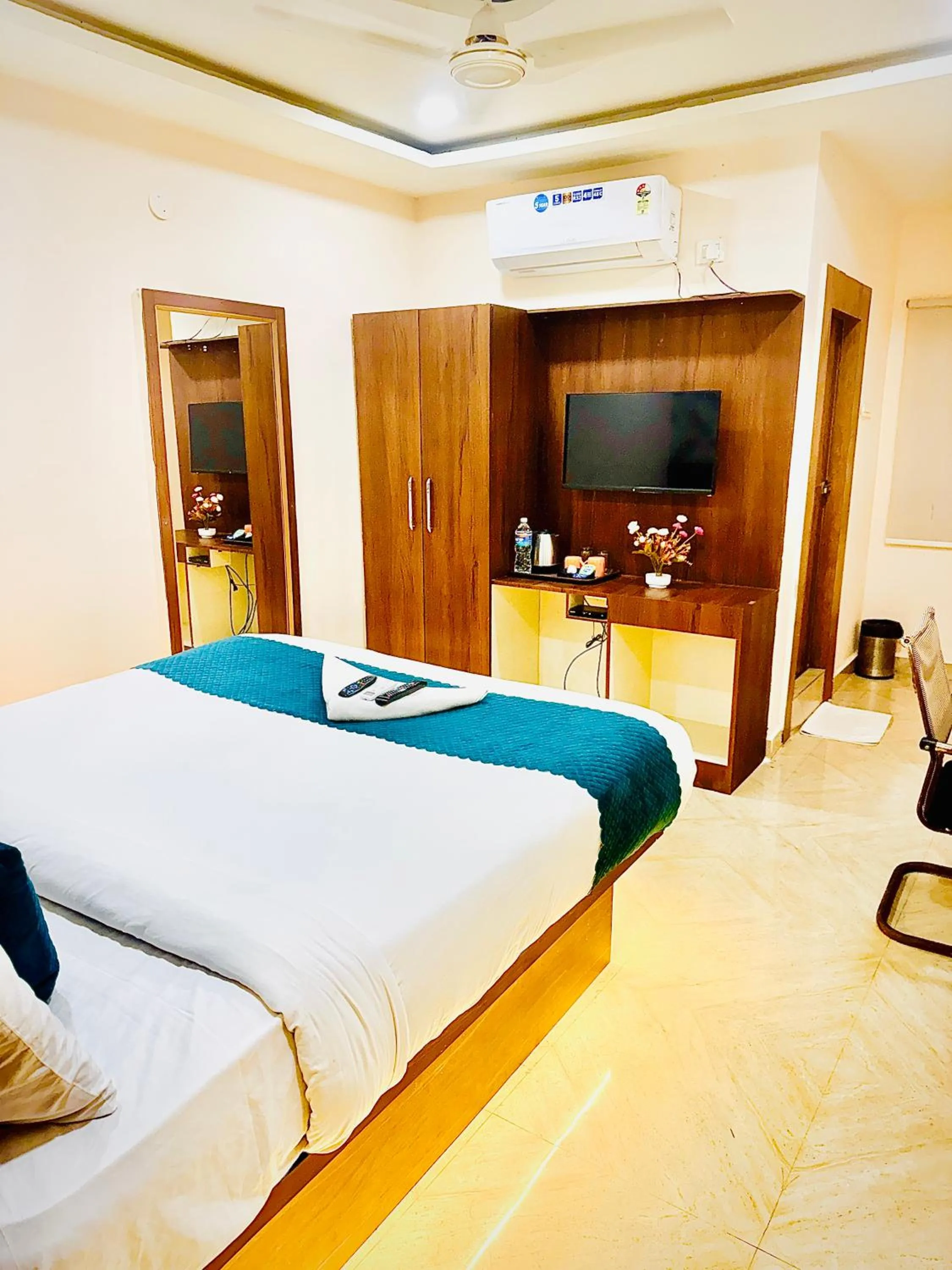 Bedroom, Bed in Hotel Eagle Grand Airport Zone