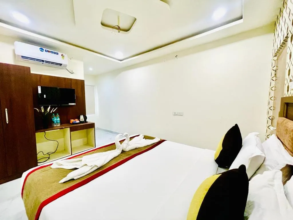 Property building, Bed in Hotel Eagle Grand Airport Zone