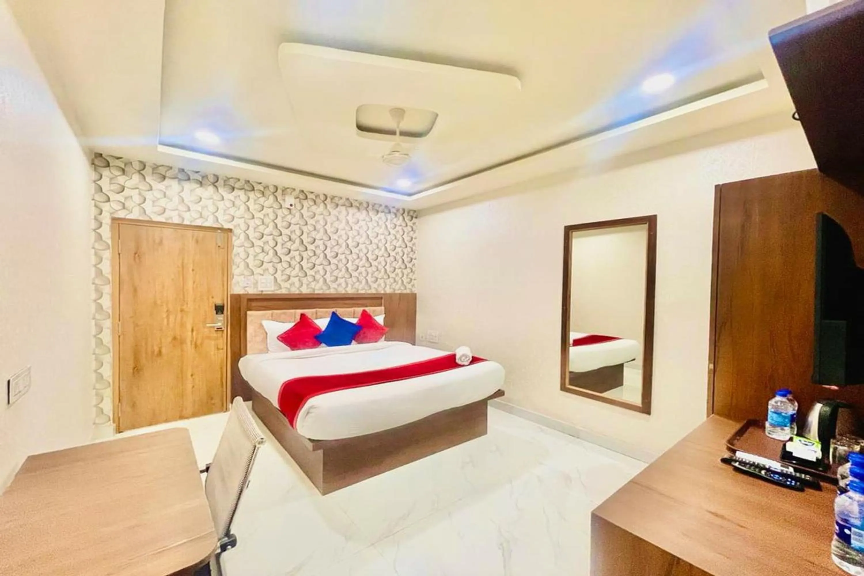 Bedroom, Bed in Hotel Eagle Grand Airport Zone