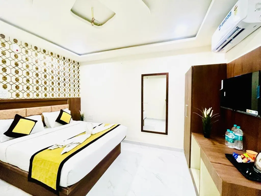 TV and multimedia, Bed in Hotel Eagle Grand Airport Zone