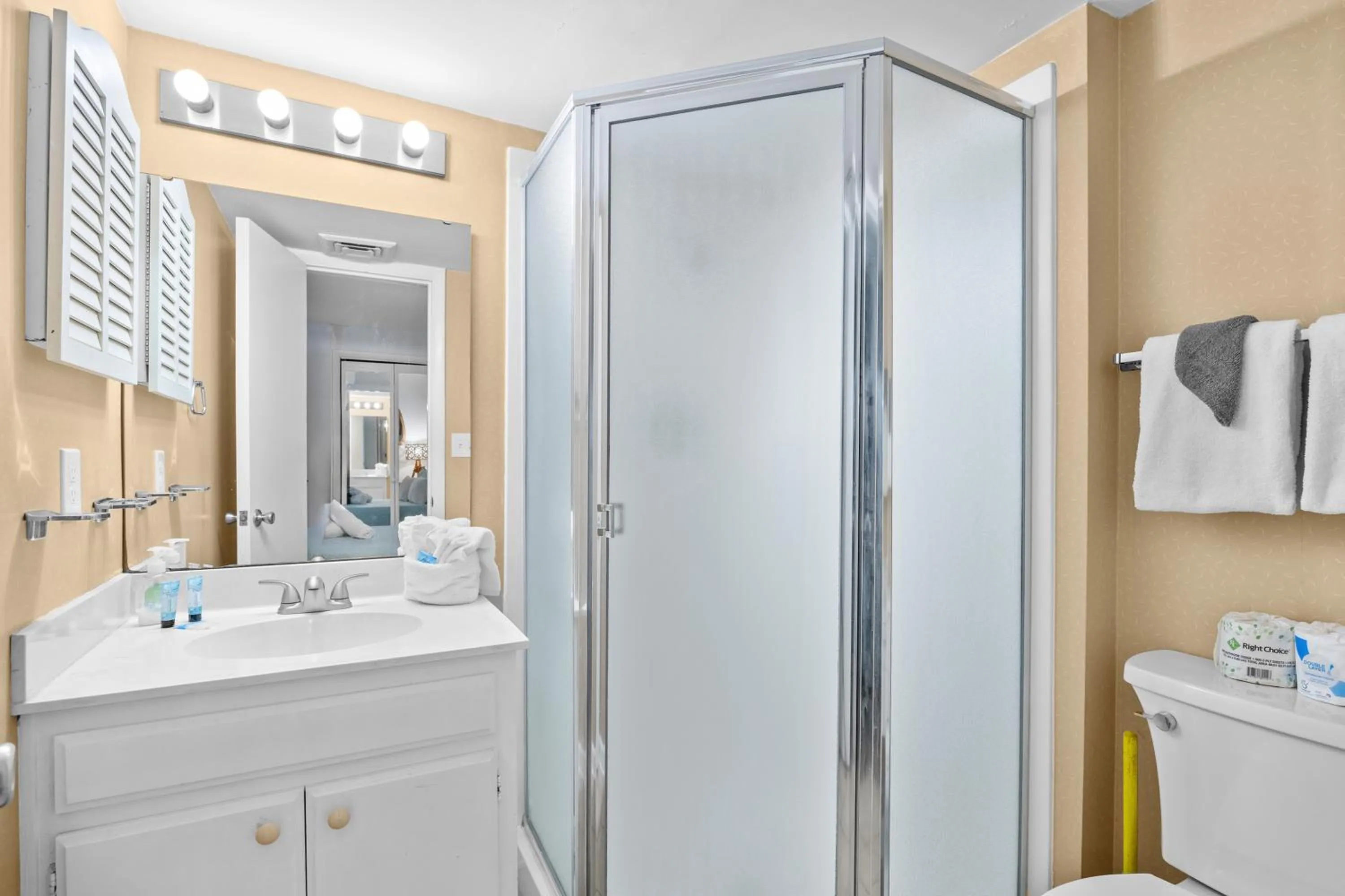 Shower in Direct Ocean Front 3BR 3BA Beach Front