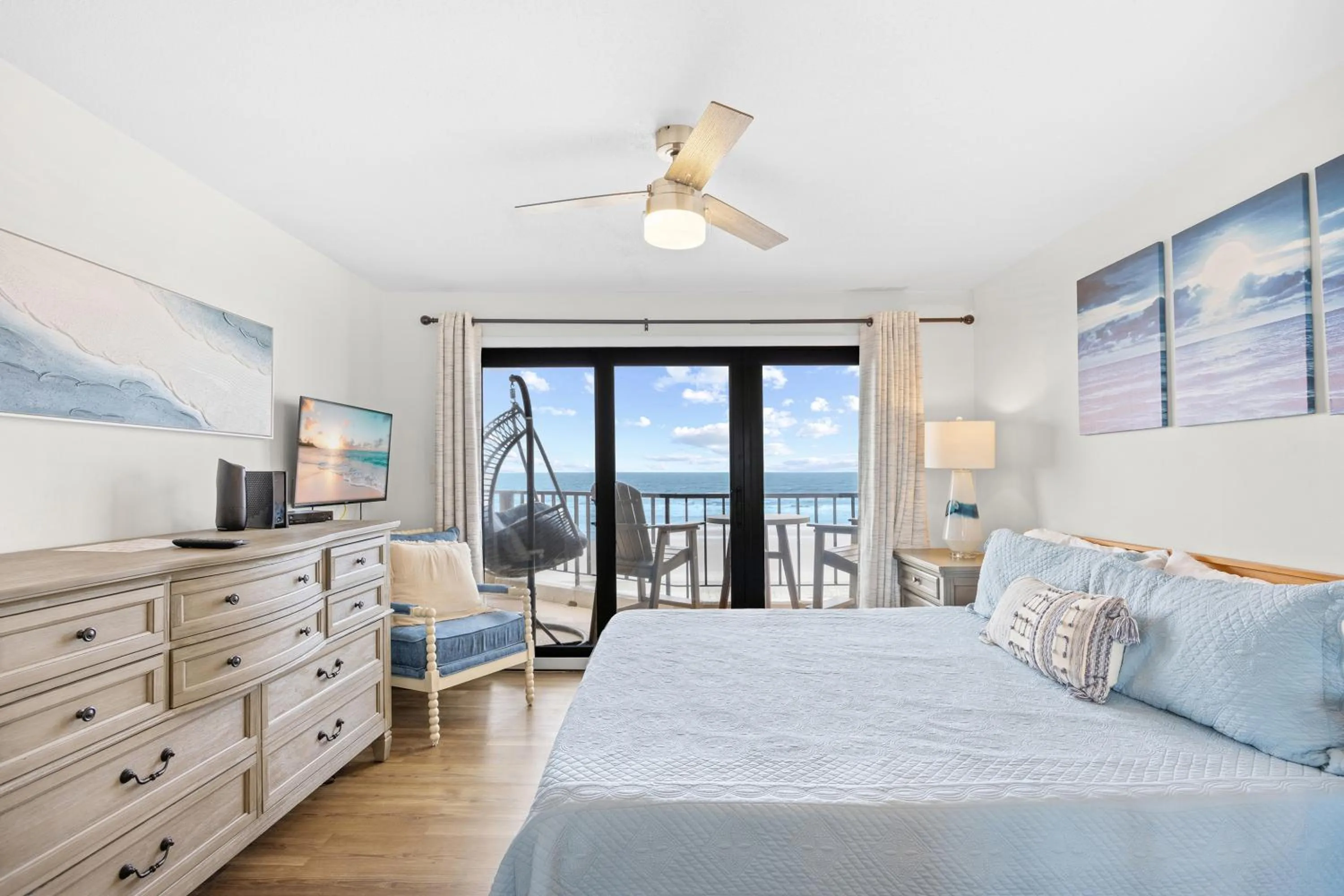 Bed in Direct Ocean Front 3BR 3BA Beach Front